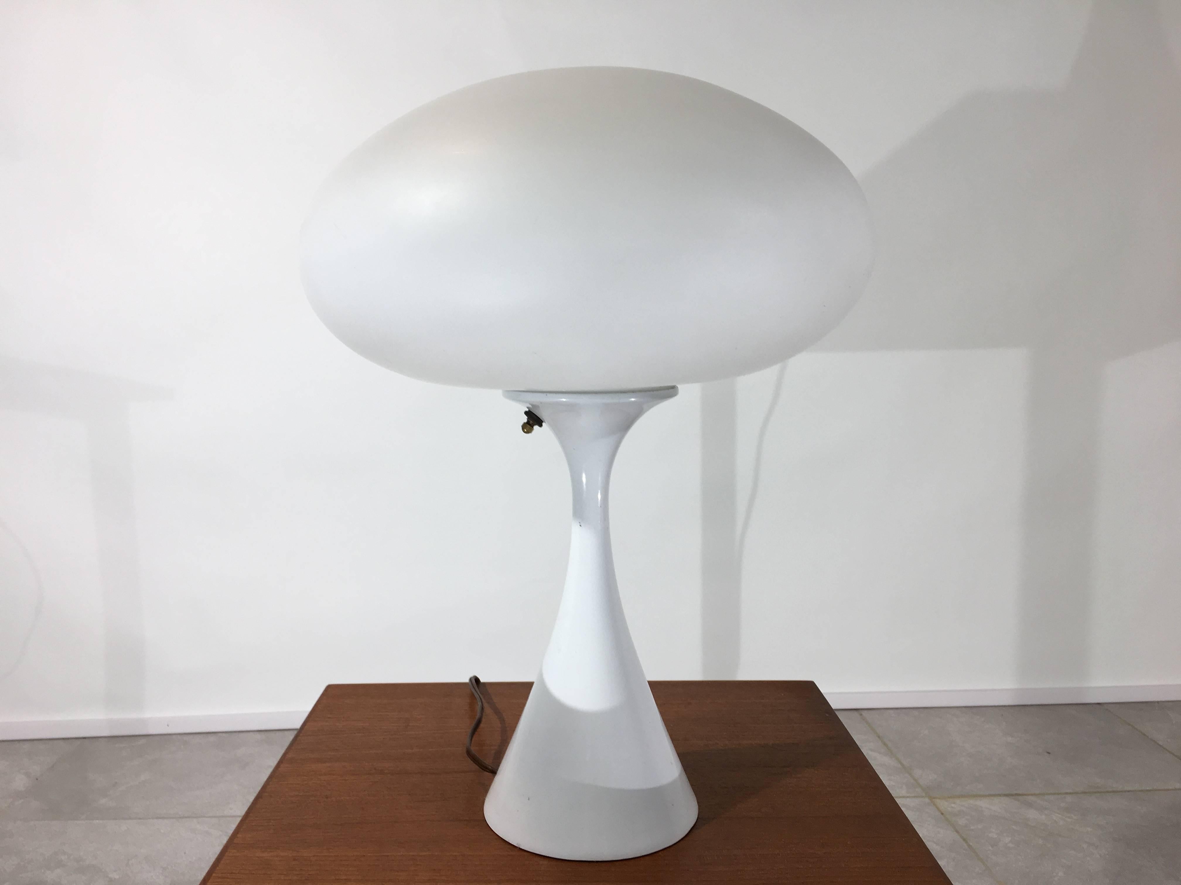 A beautiful, early edition Bill Curry Laurel Mushroom lamp having the original white base and globe. 
Features a three-way switch for three stages of brightness.