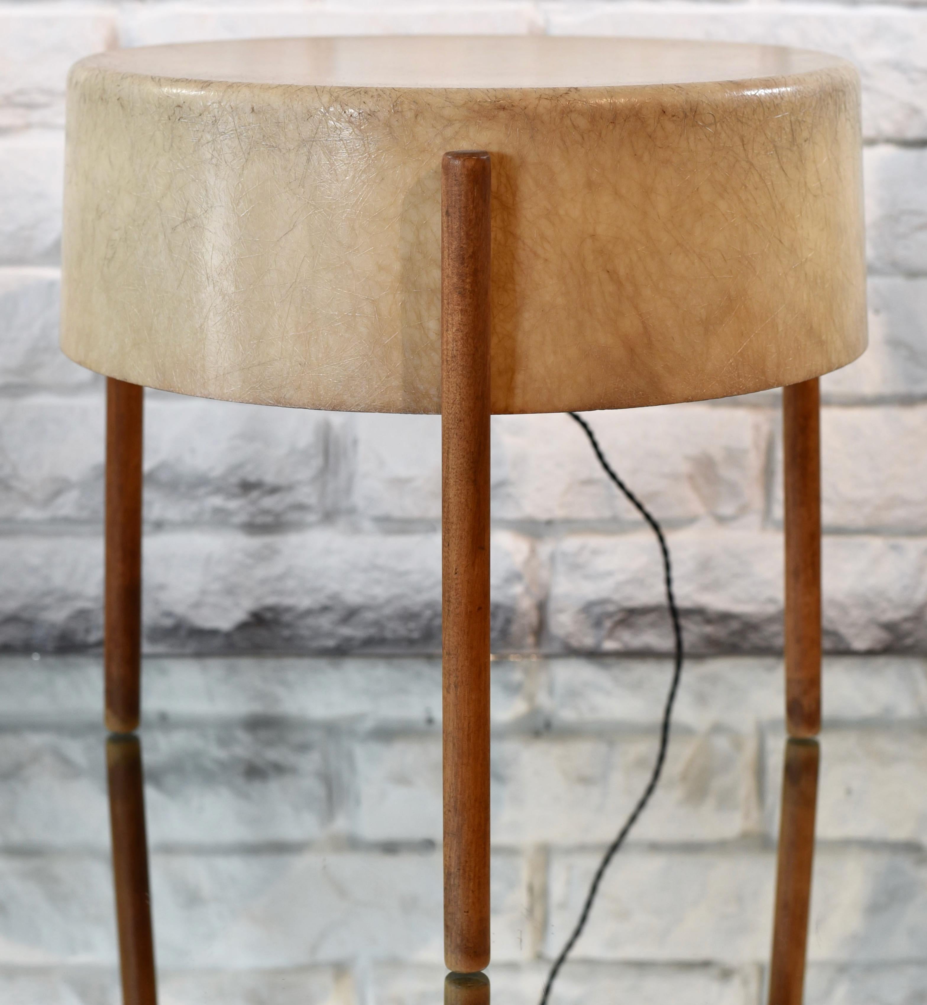 Early Bill Lam Fiberglass Floor Table Lamp Tripod  For Sale 4