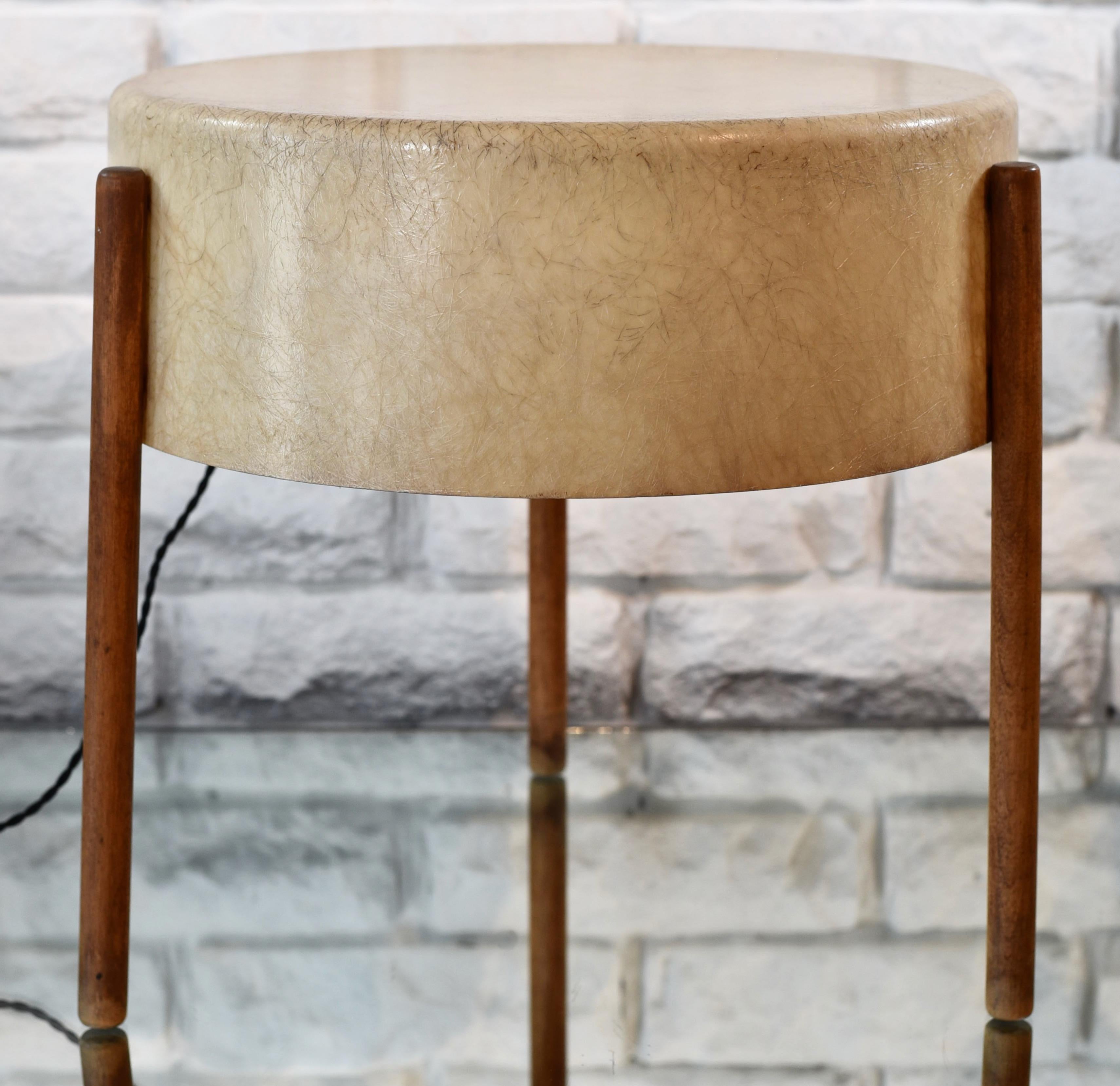 Américain Lampadaire tripode lampe de table en fibre de verre Bill Lam en vente