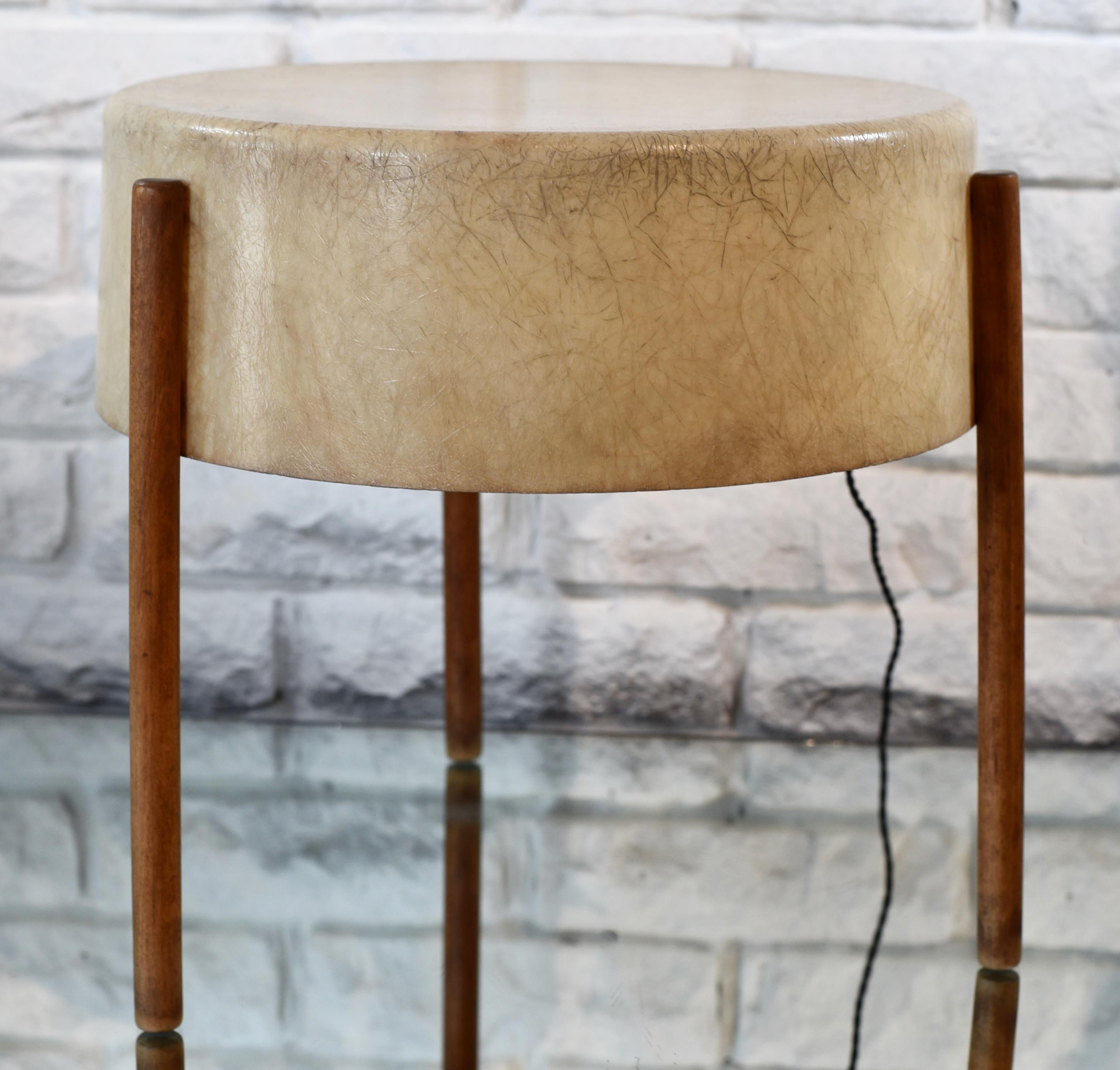 Fibre de verre Lampadaire tripode lampe de table en fibre de verre Bill Lam en vente