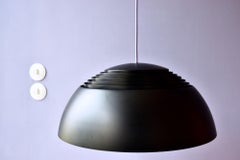 Frühe schwarze Arne Jacobsen AJ Royal Pendelleuchte von Louis Poulsen:: Dänemark