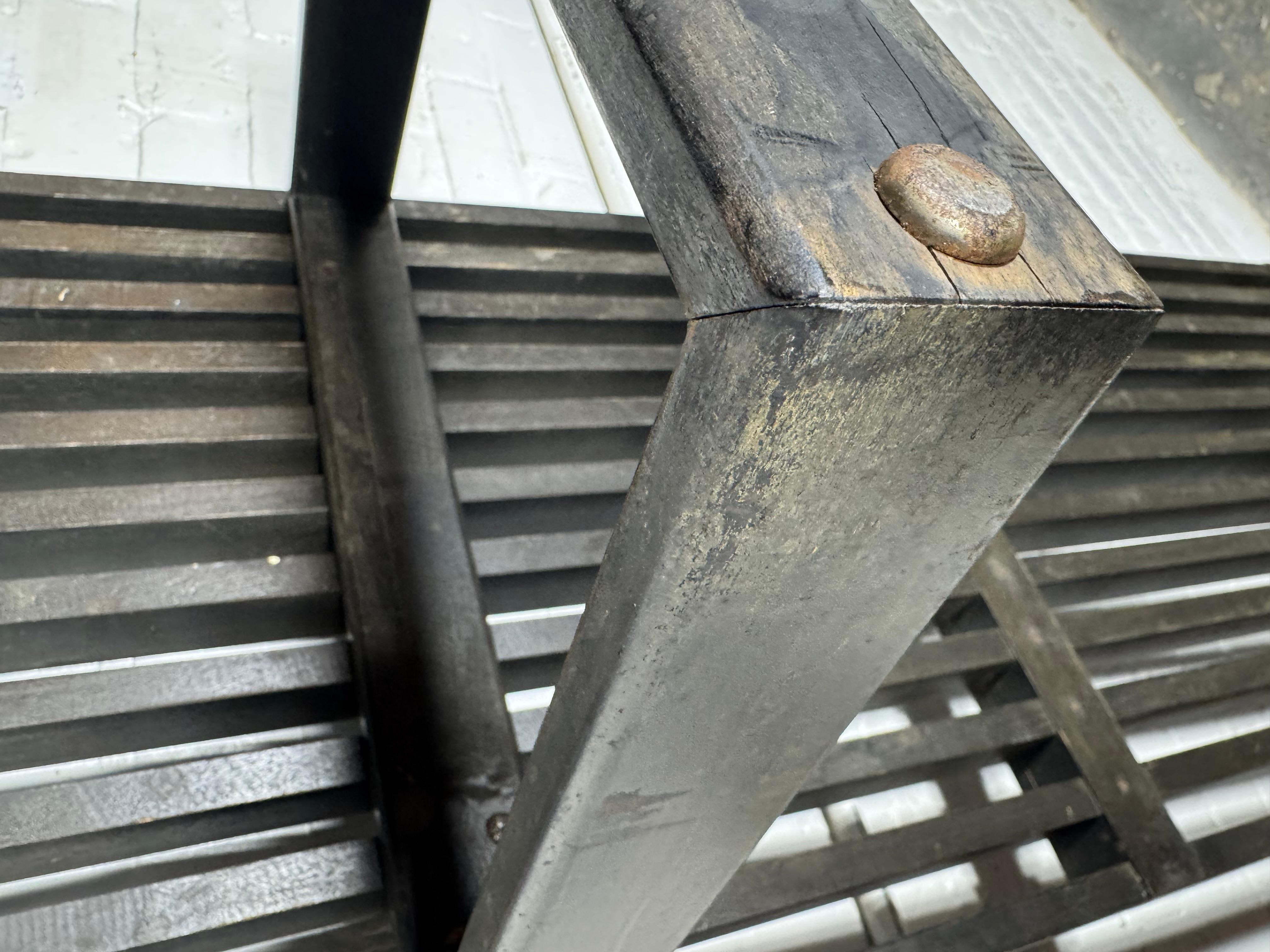 Banc à plateforme George Nelson / Herman Miller. pieds arrondis. Abîmé - En vente à Buffalo, NY