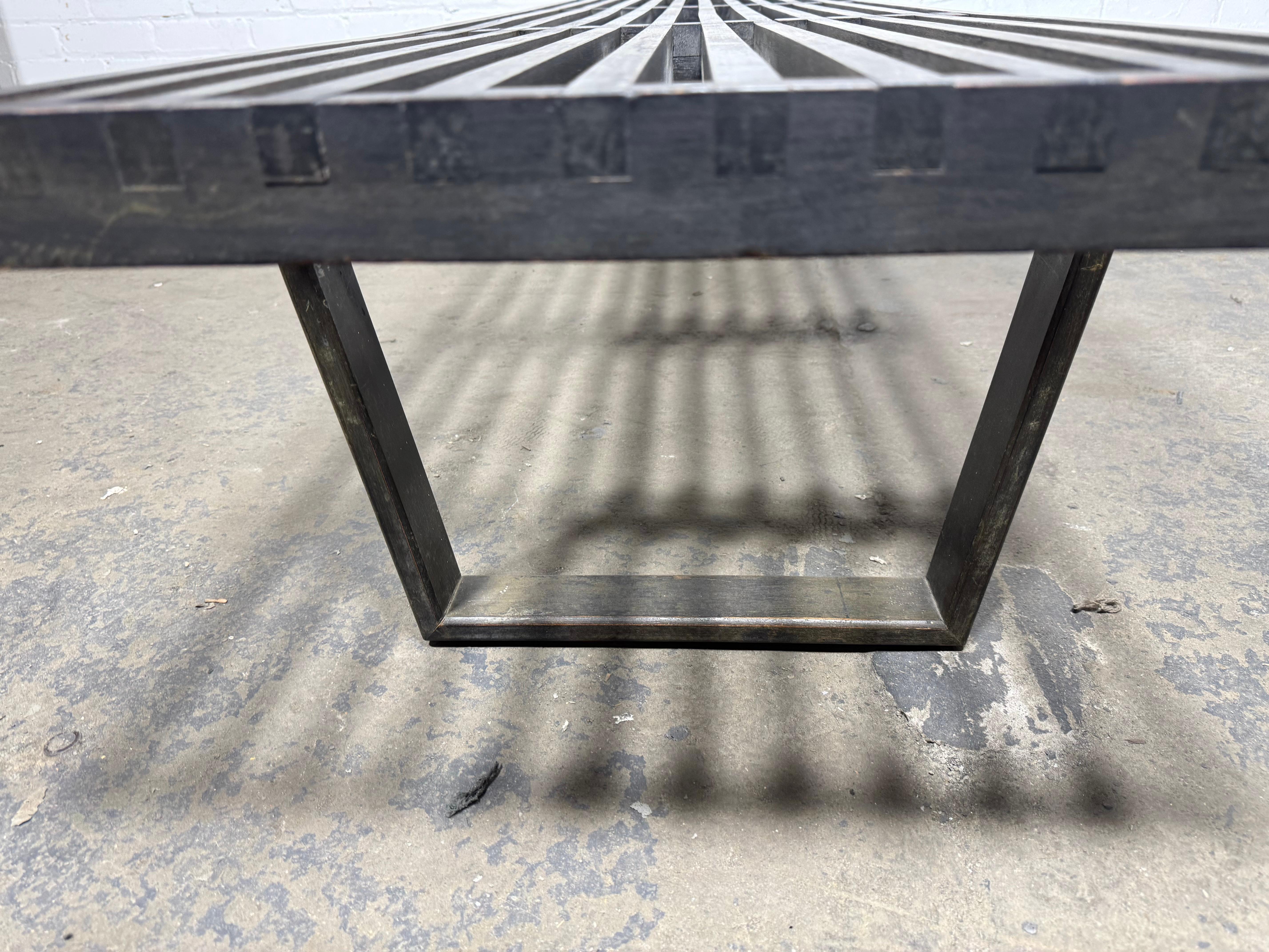 Bois Banc à plateforme George Nelson / Herman Miller. pieds arrondis. en vente