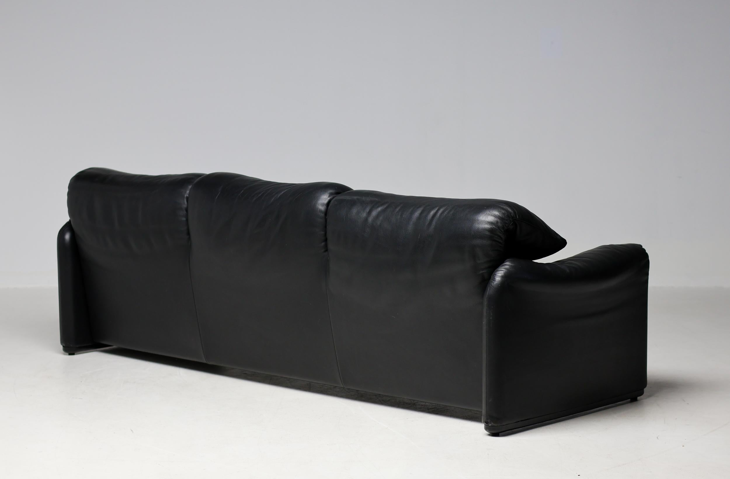 Early Black Leather Maralunga Sofa by Vico Magistretti for Cassina 4