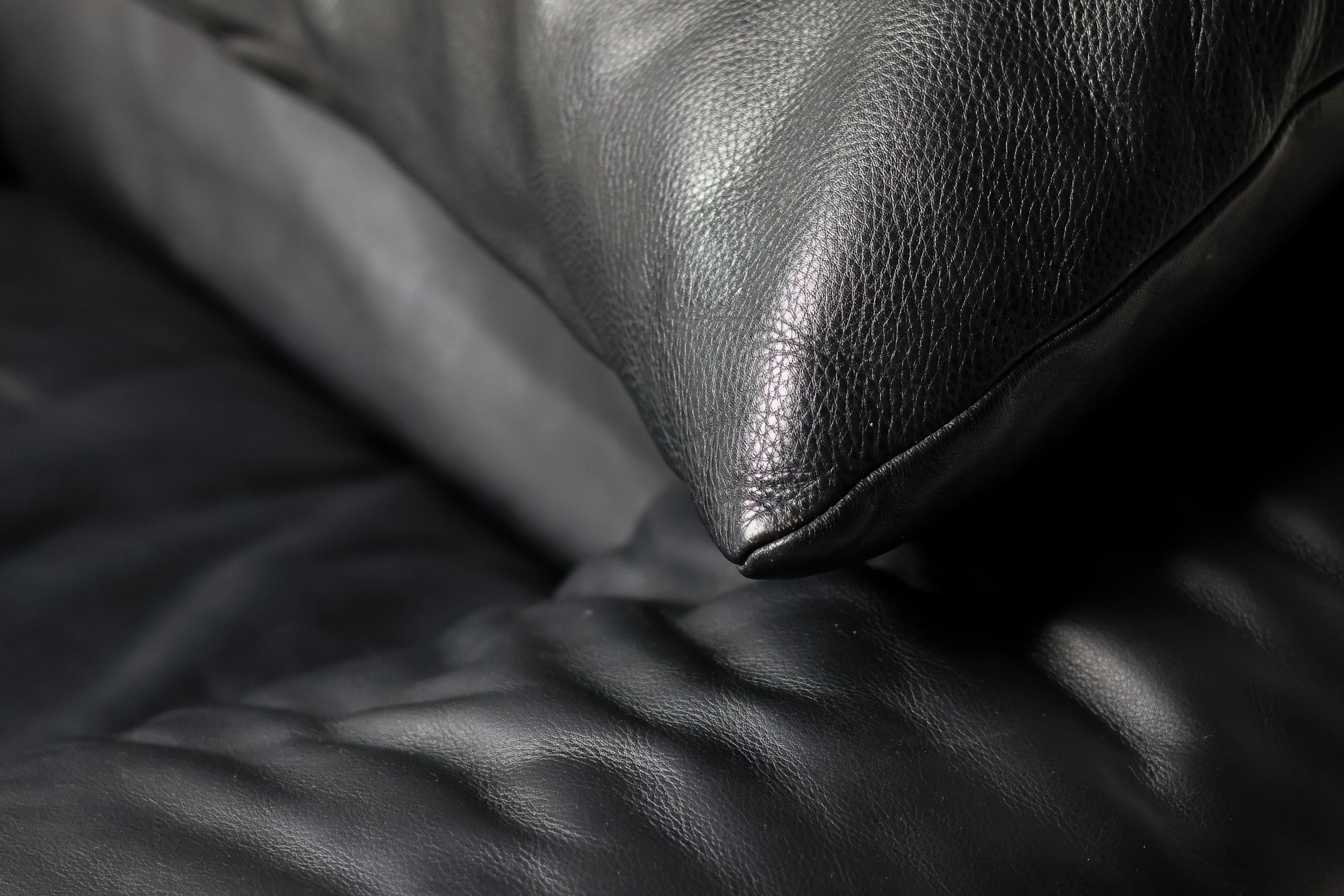 Early Black Leather Maralunga Sofa by Vico Magistretti for Cassina 7