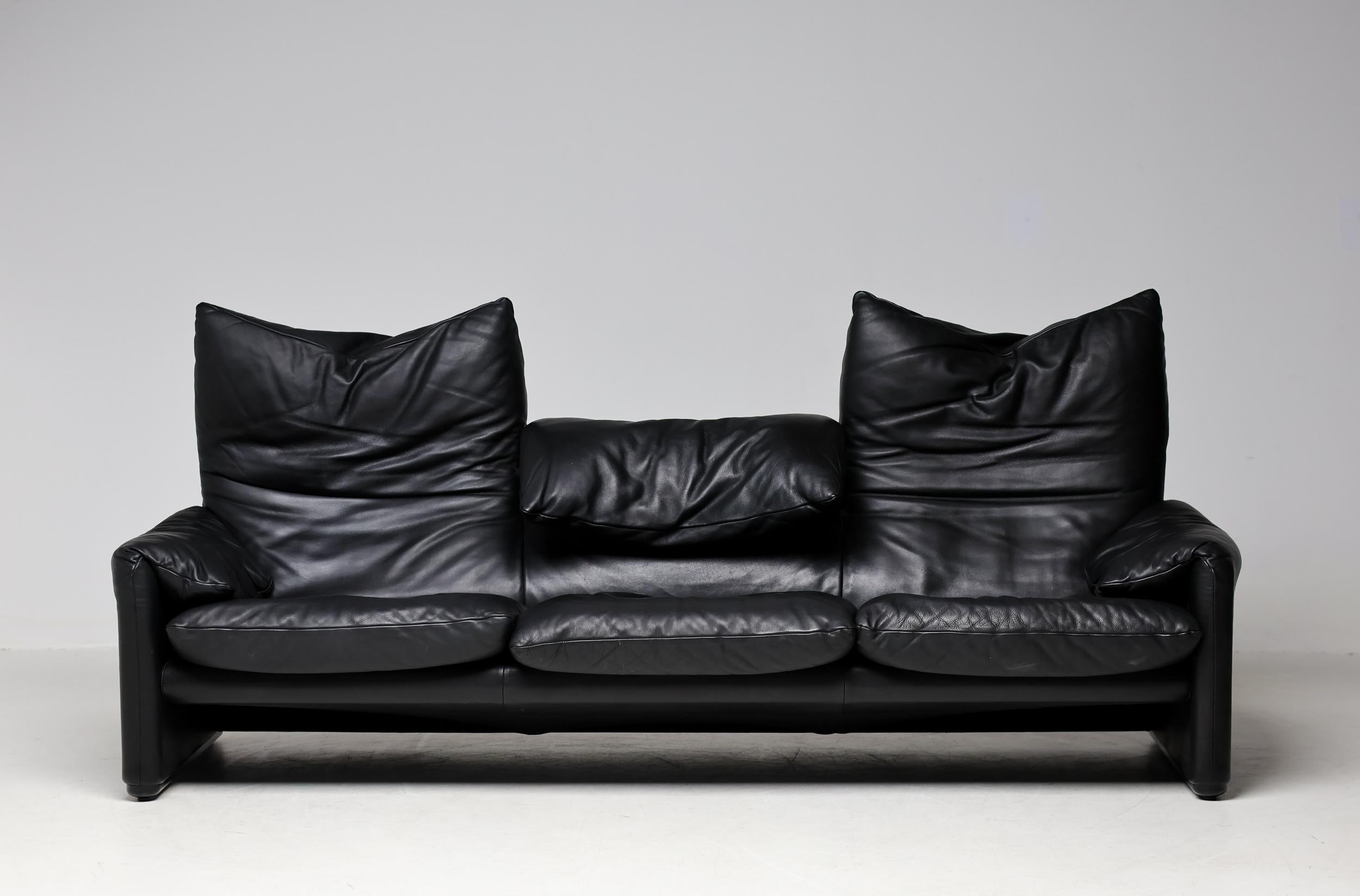 Early Black Leather Maralunga Sofa by Vico Magistretti for Cassina 8