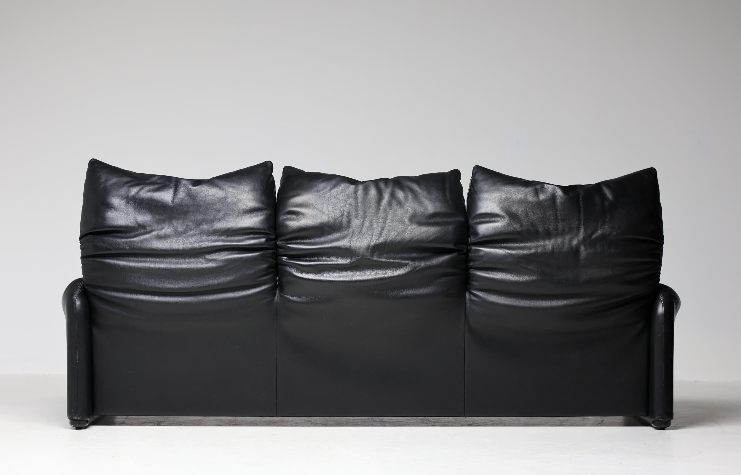 Early Black Leather Maralunga Sofa by Vico Magistretti for Cassina 2