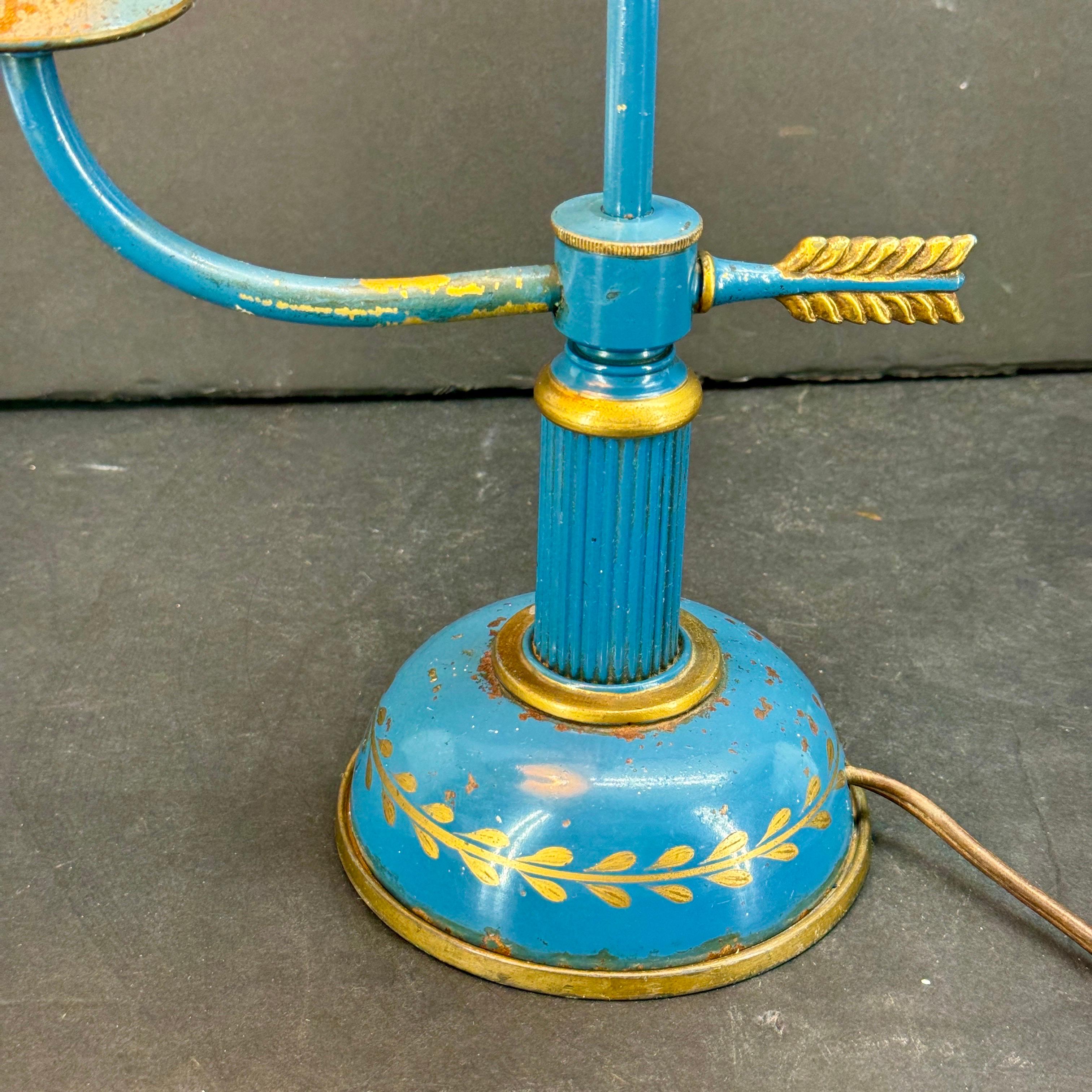 Lampe bouillotte peinte à la main en tôle bleue ancienne en vente 2