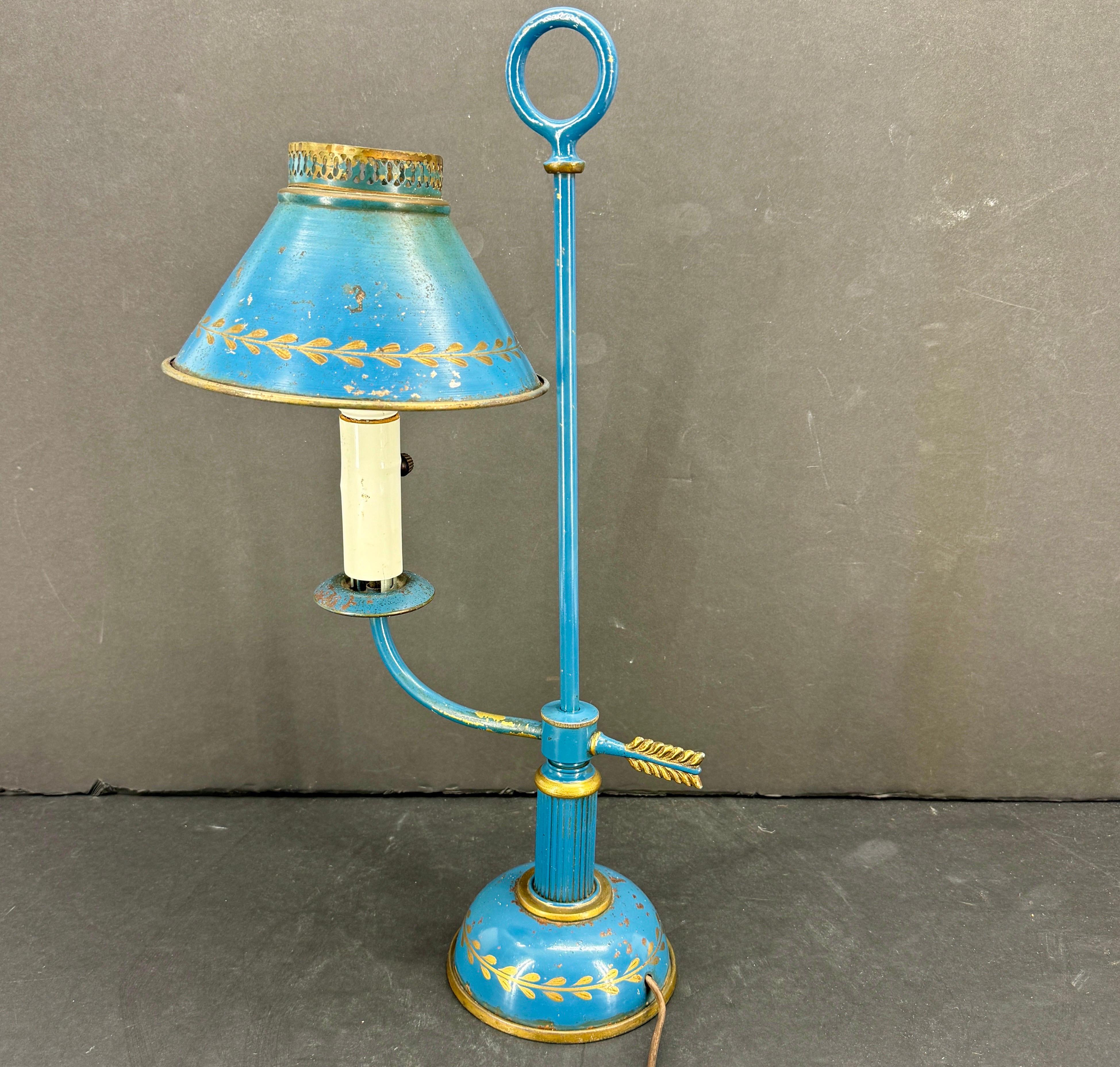 Lampe bouillotte peinte à la main en tôle bleue ancienne en vente 4