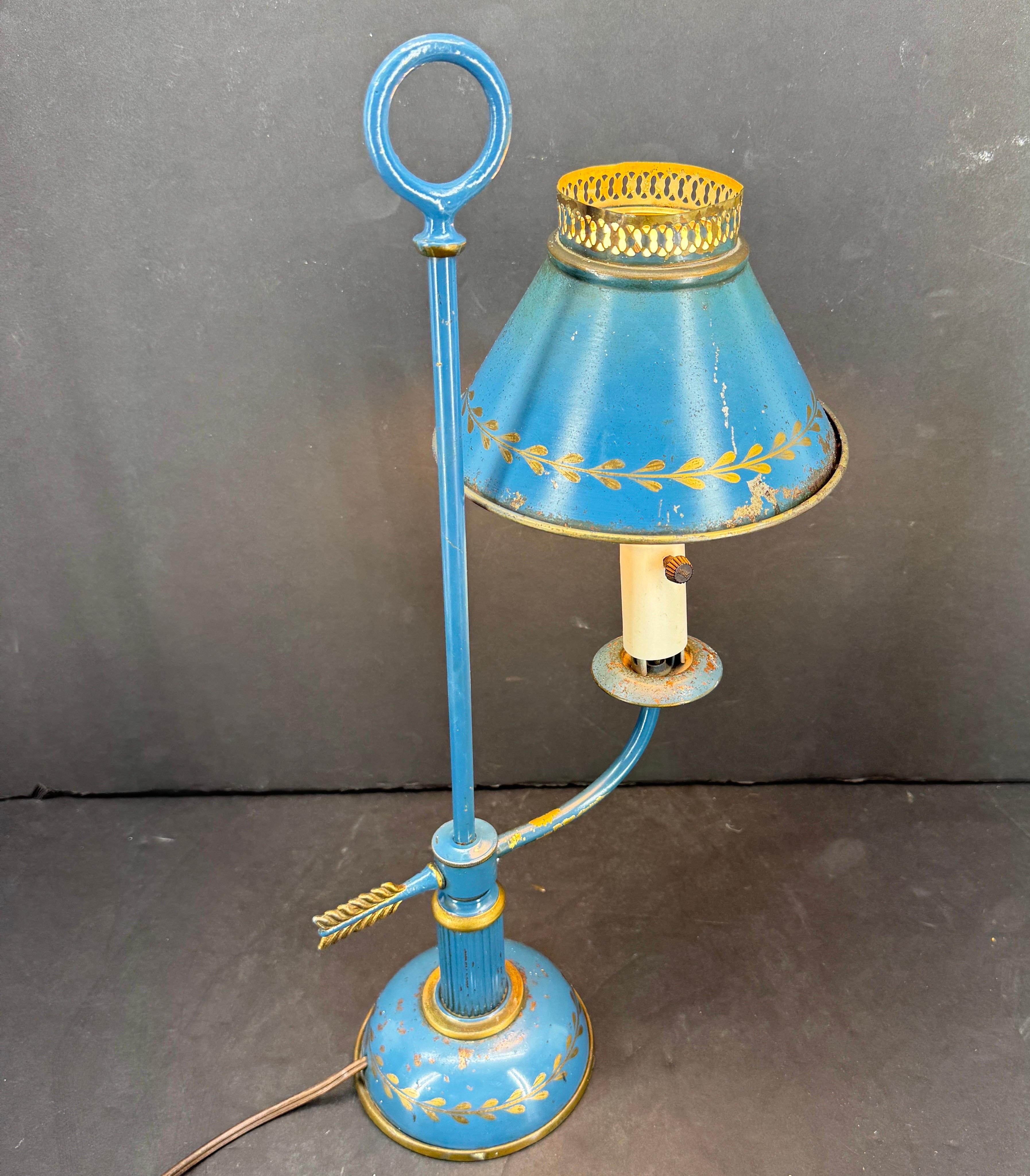 Lampe bouillotte peinte à la main en tôle bleue ancienne en vente 7