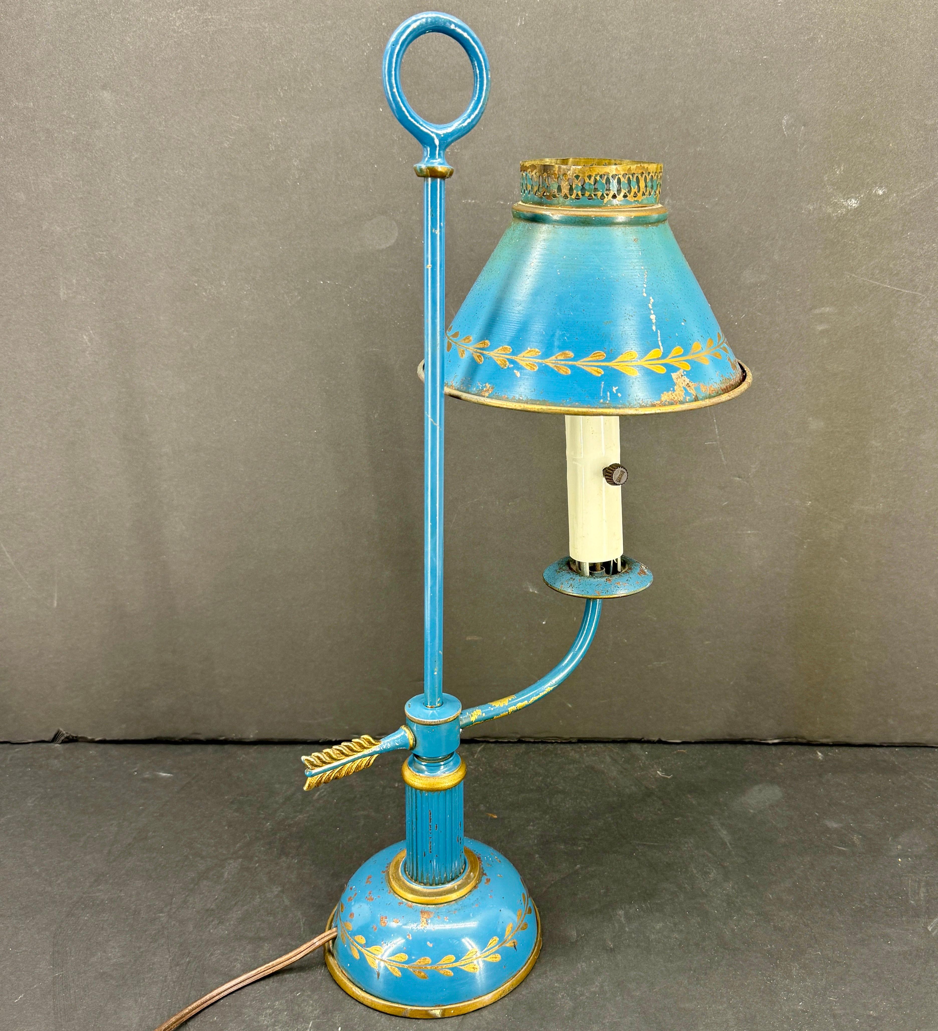 Lampe bouillotte peinte à la main en tôle bleue ancienne en vente 8
