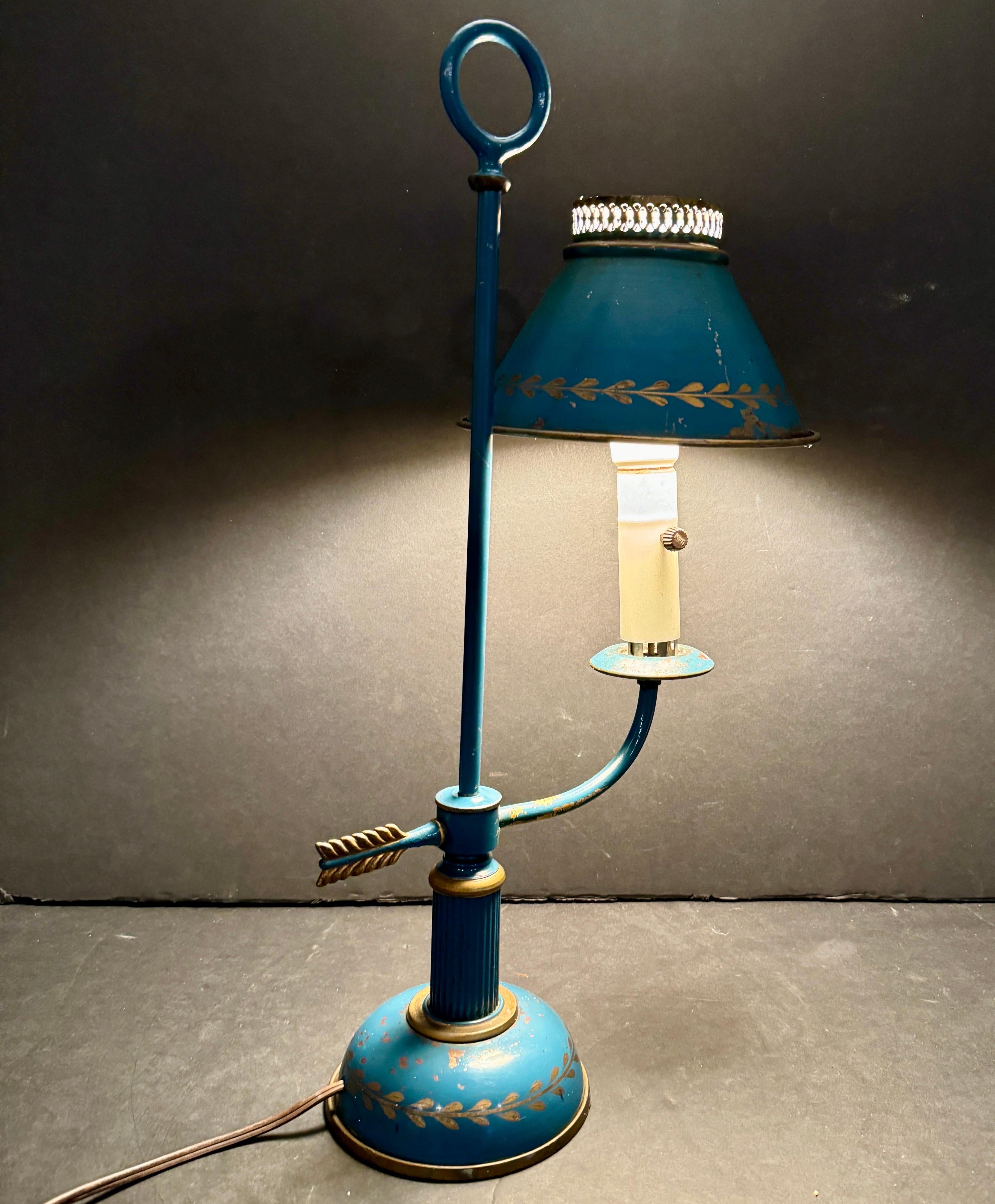 Lampe bouillotte peinte à la main en tôle bleue ancienne en vente 12