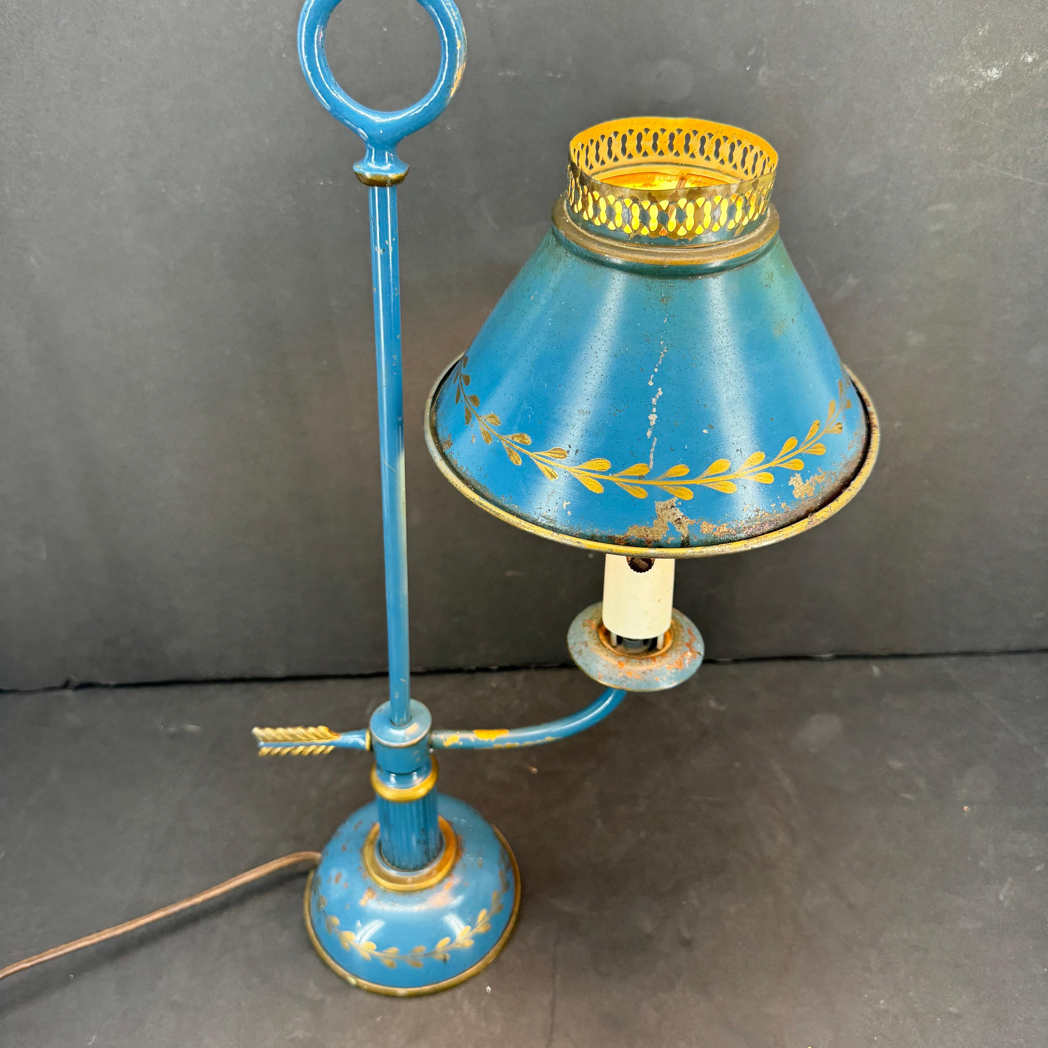 Empire Lampe bouillotte peinte à la main en tôle bleue ancienne en vente
