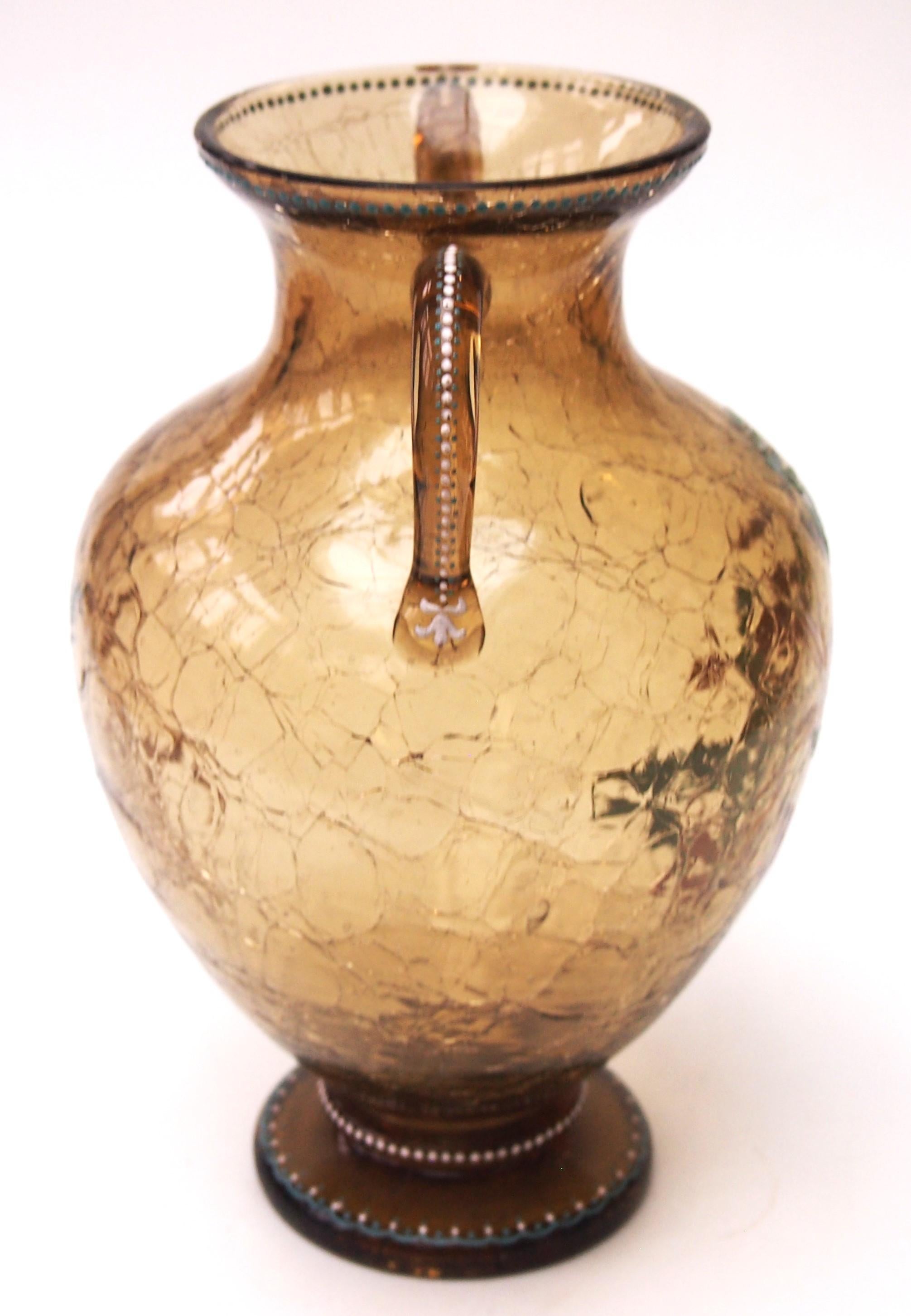 Tchèque Verre craquelé Early Bohemian  Vase Moser à deux poignées en émail, 1885 en vente