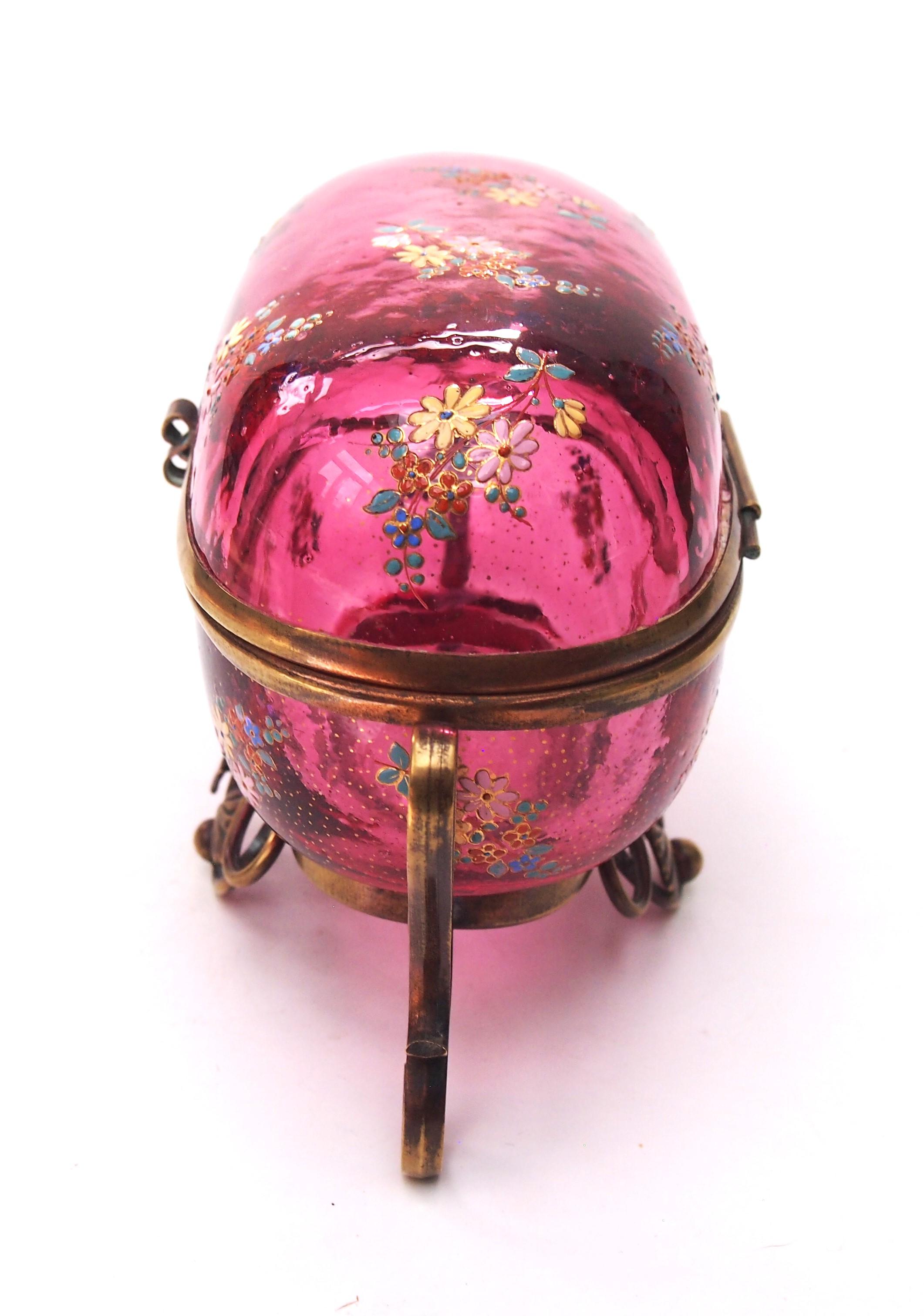 Caja grande Moser esmaltada de Bohemia, con tapa y metal de bronce, 1895 Checo en venta