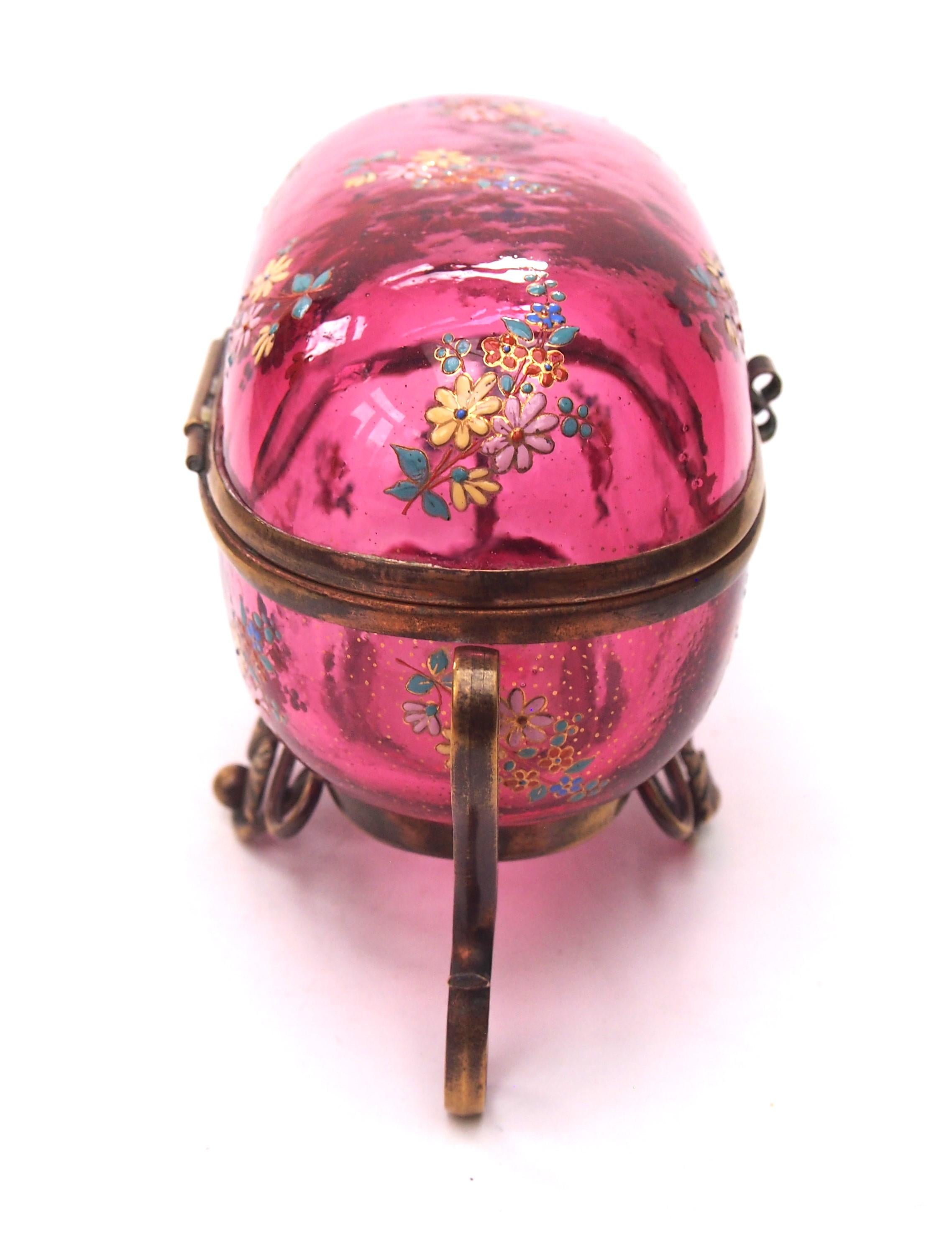 Caja grande Moser esmaltada de Bohemia, con tapa y metal de bronce, 1895 Fines del siglo XIX en venta