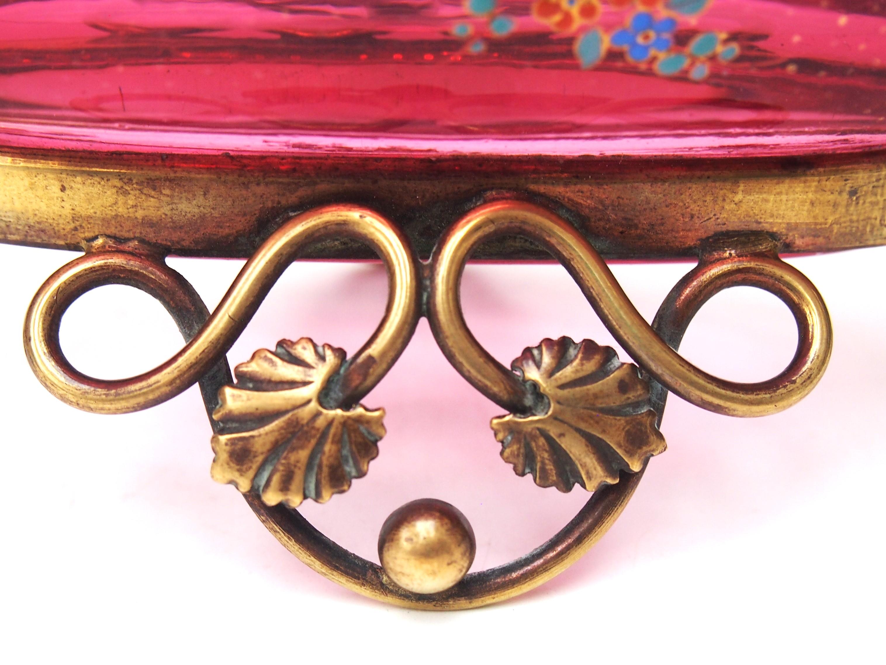 Caja grande Moser esmaltada de Bohemia, con tapa y metal de bronce, 1895 Vidrio artístico en venta