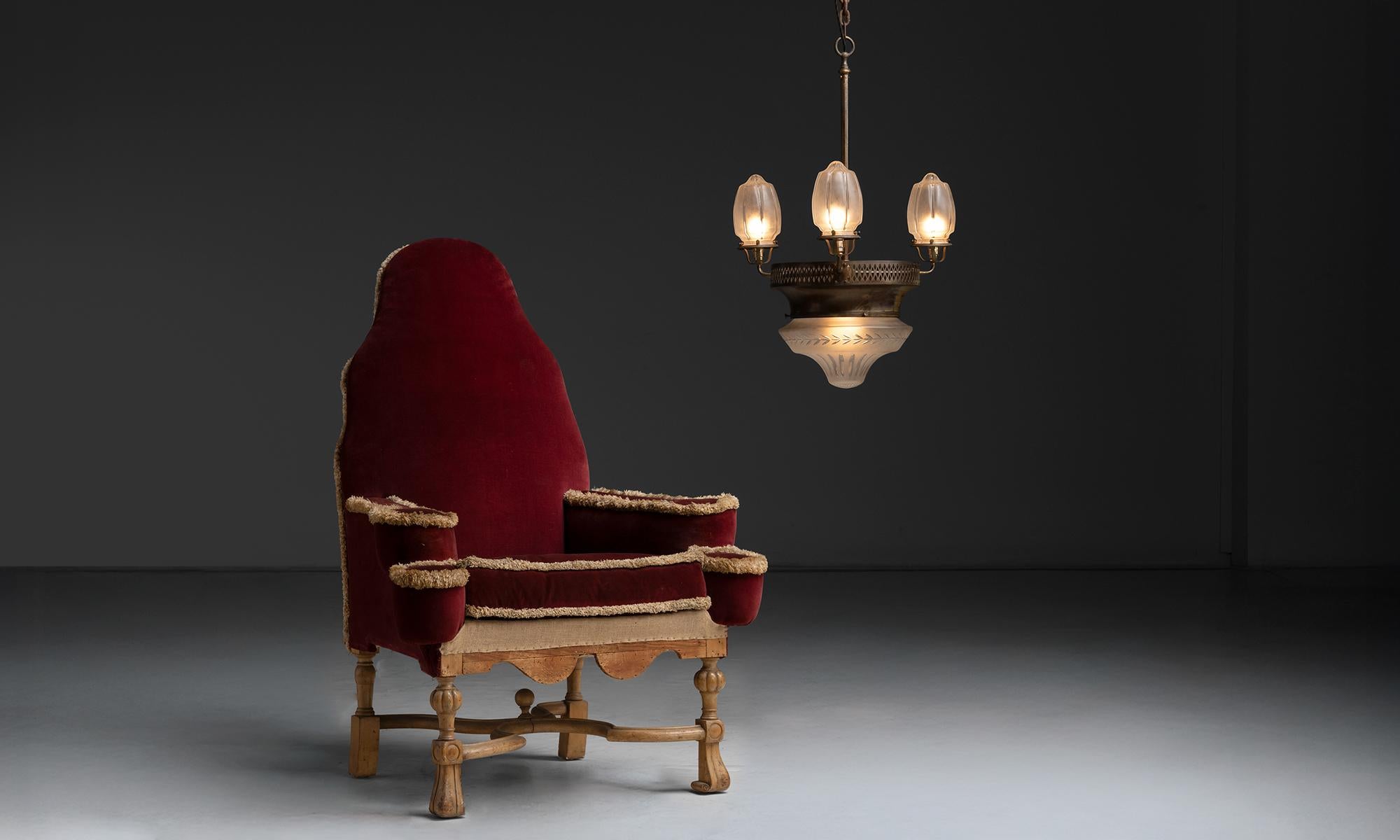 Antigua araña de latón y cristal bicolor grabado y transparente , Inglaterra circa 1940 en Bueno estado para la venta en Culver City, CA