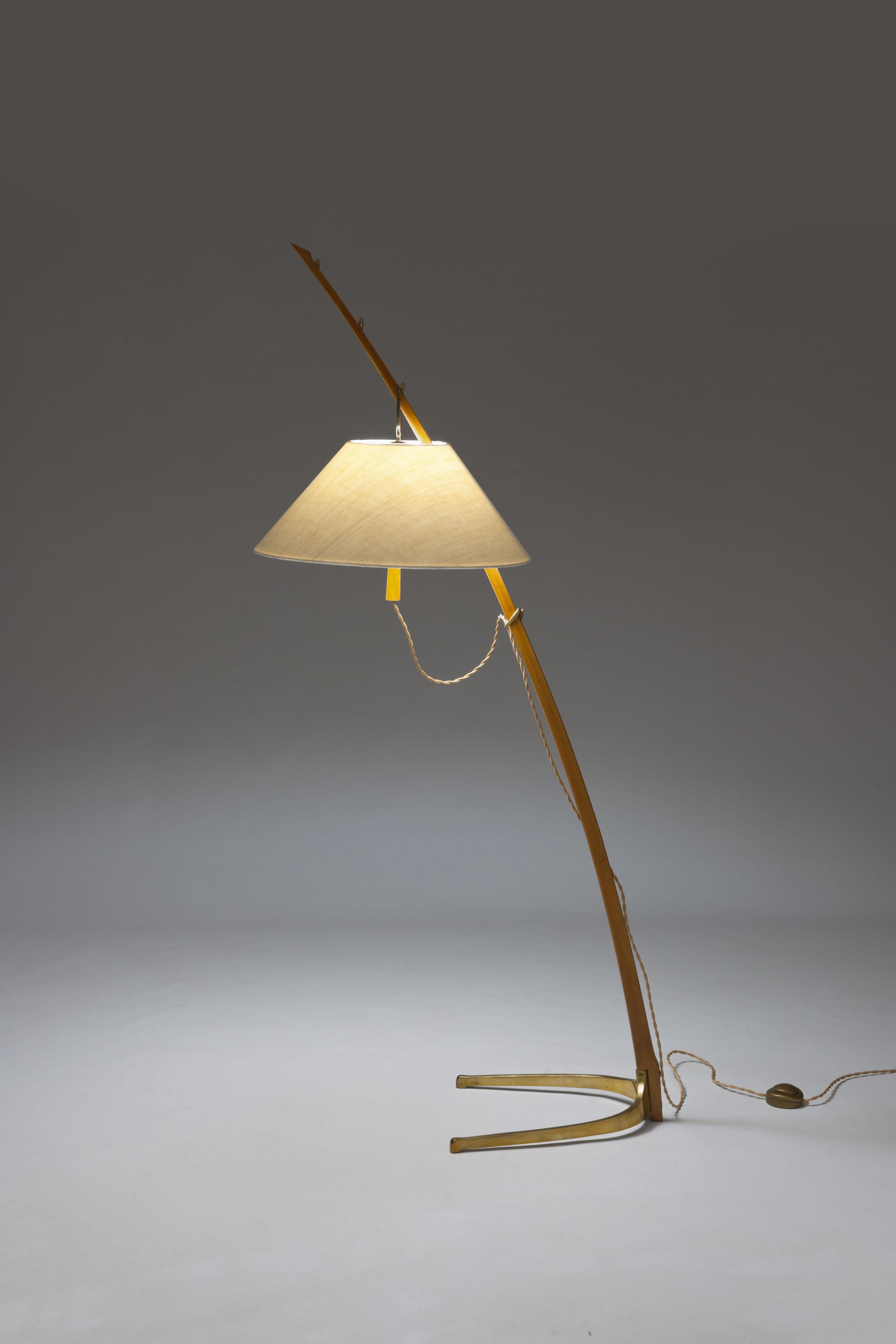 Frühe Stehlampe „Dornstab“ aus Messing von J.T. Kalmar Österreich (Moderne der Mitte des Jahrhunderts)