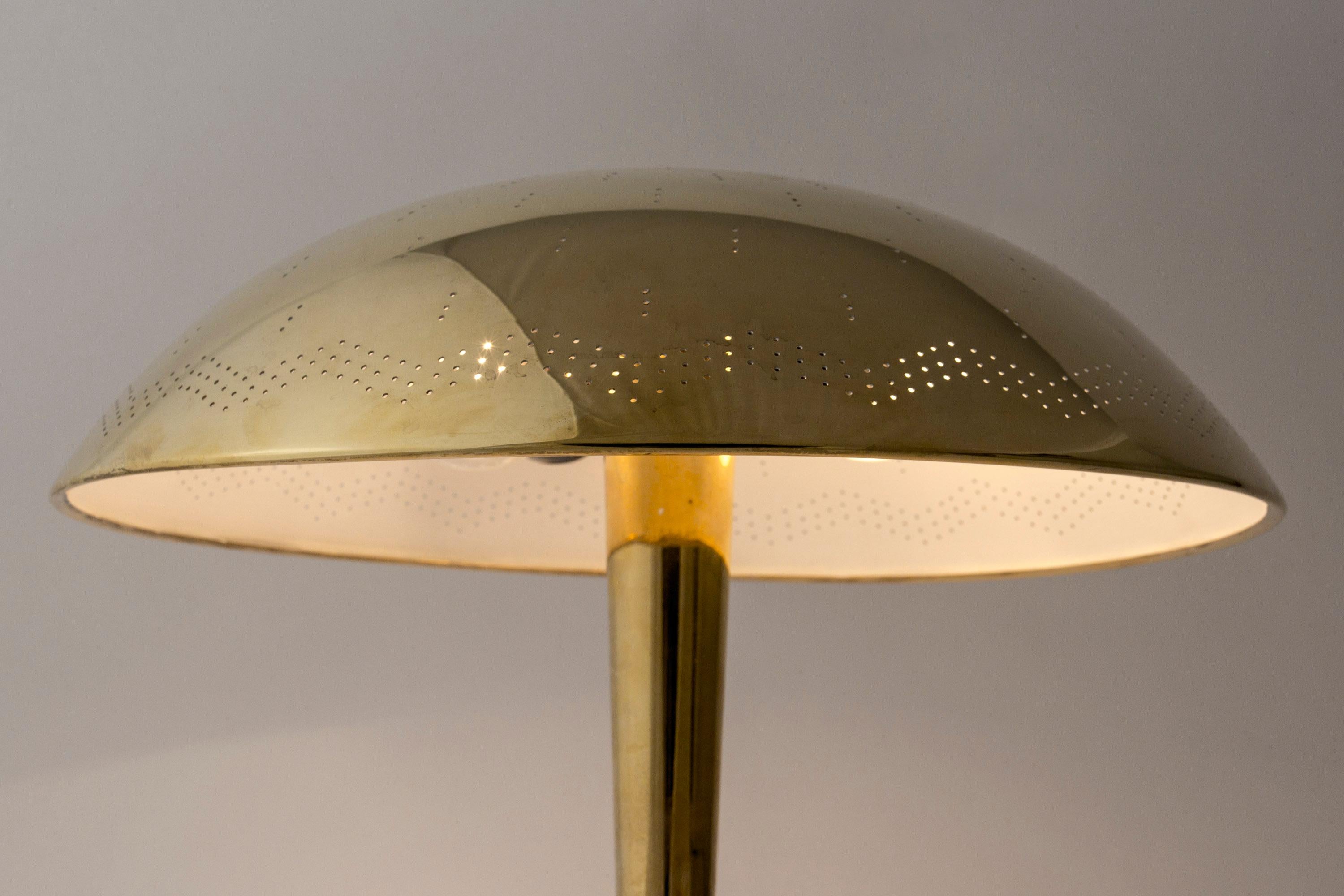 Mid-20th Century Early Brass table Lamp #5061 by Paavo Tynell for Taito Oy, Finland, 1940s