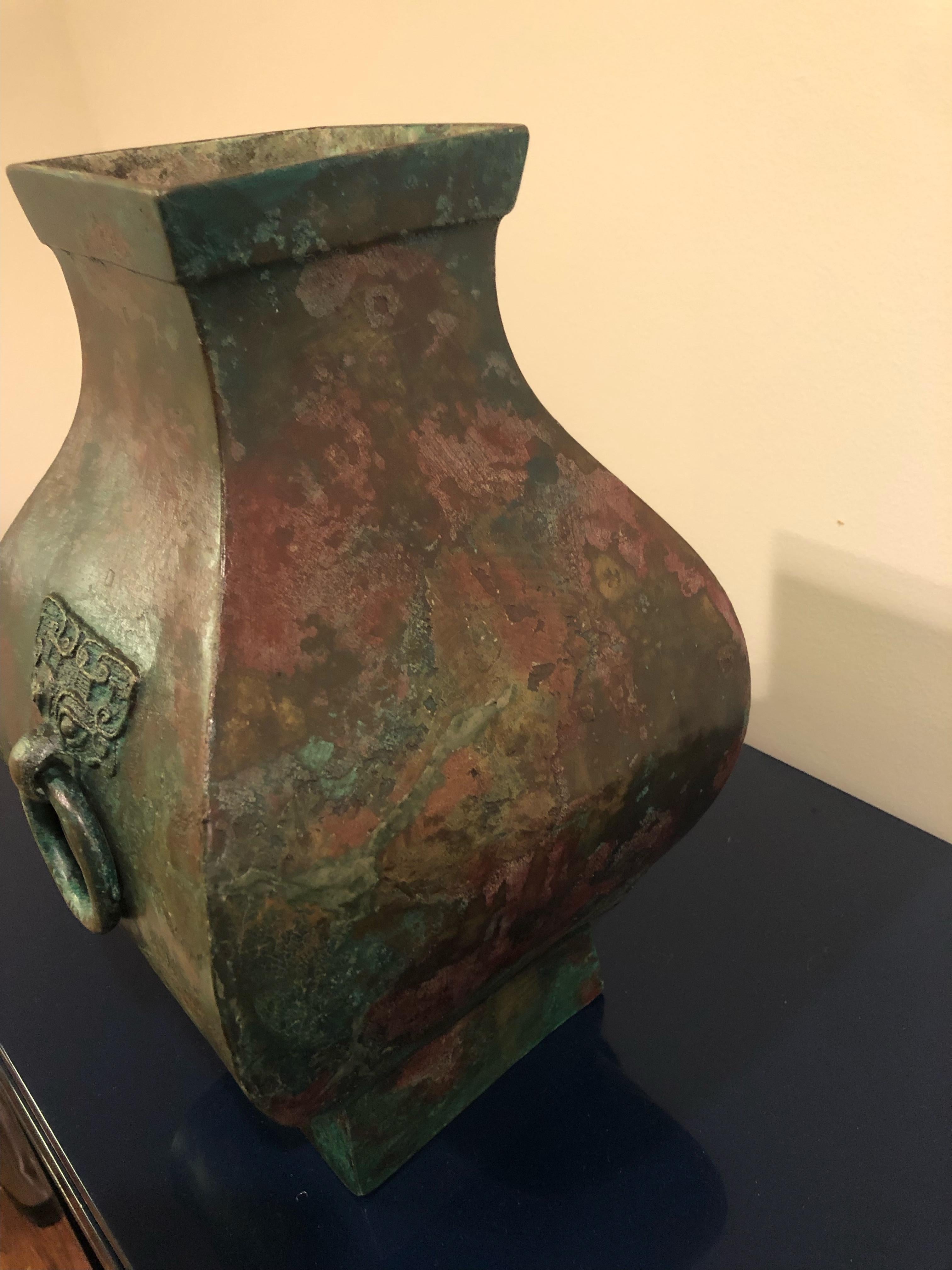 Vase à vin rituel Fang Hu en bronze ancien de la dynastie Han en vente 2