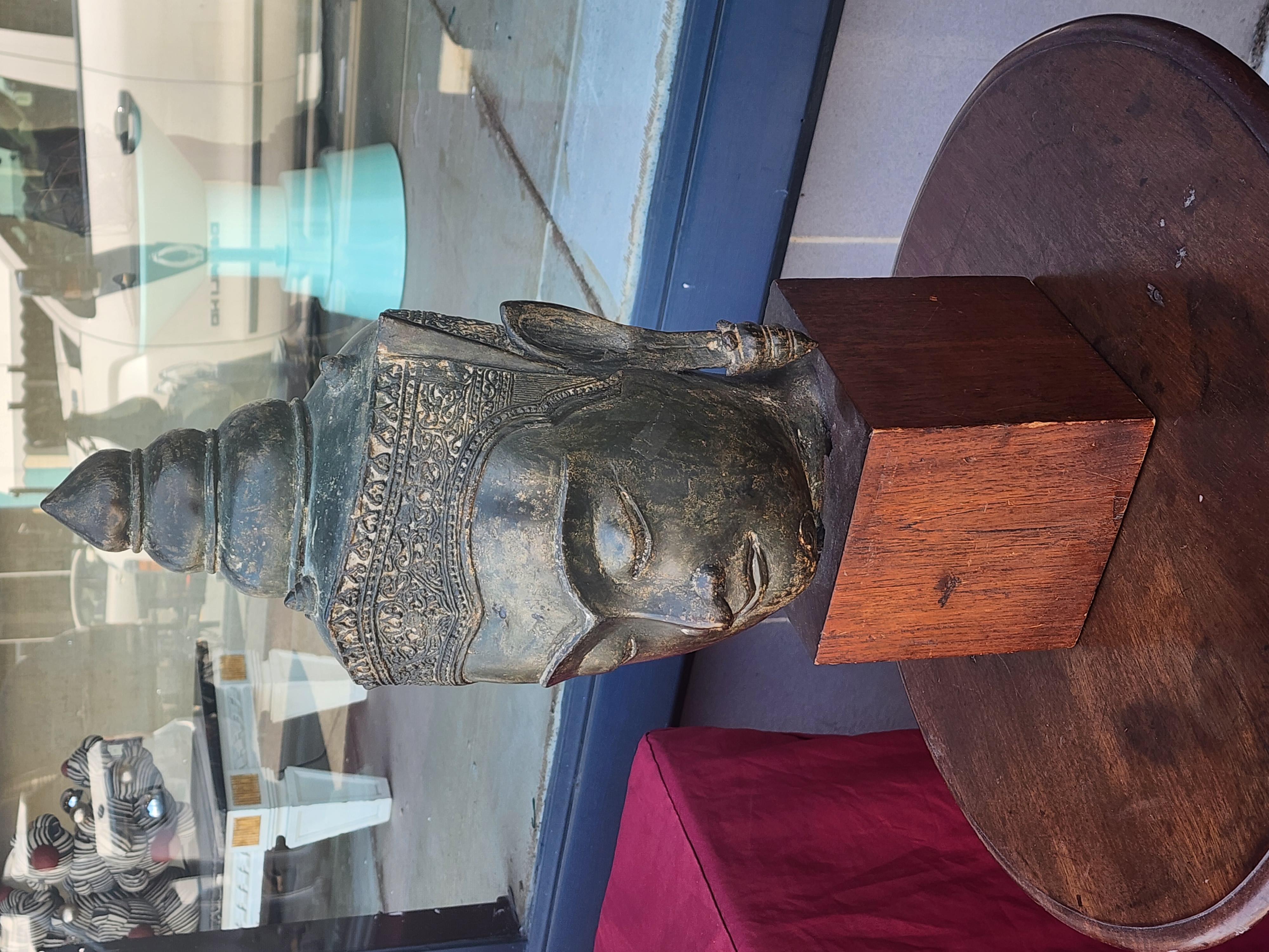 Early Bronze Thai Buddha Head Mounted on Block For Sale 5