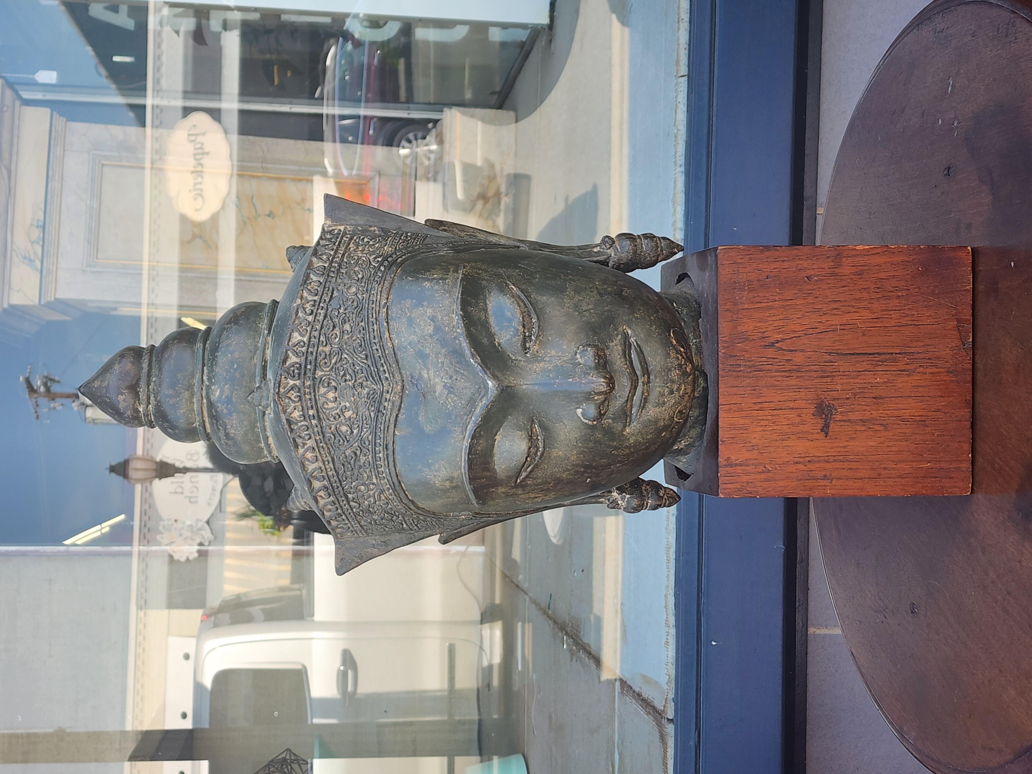Early Bronze Thai Buddha Head Mounted on Block For Sale 4