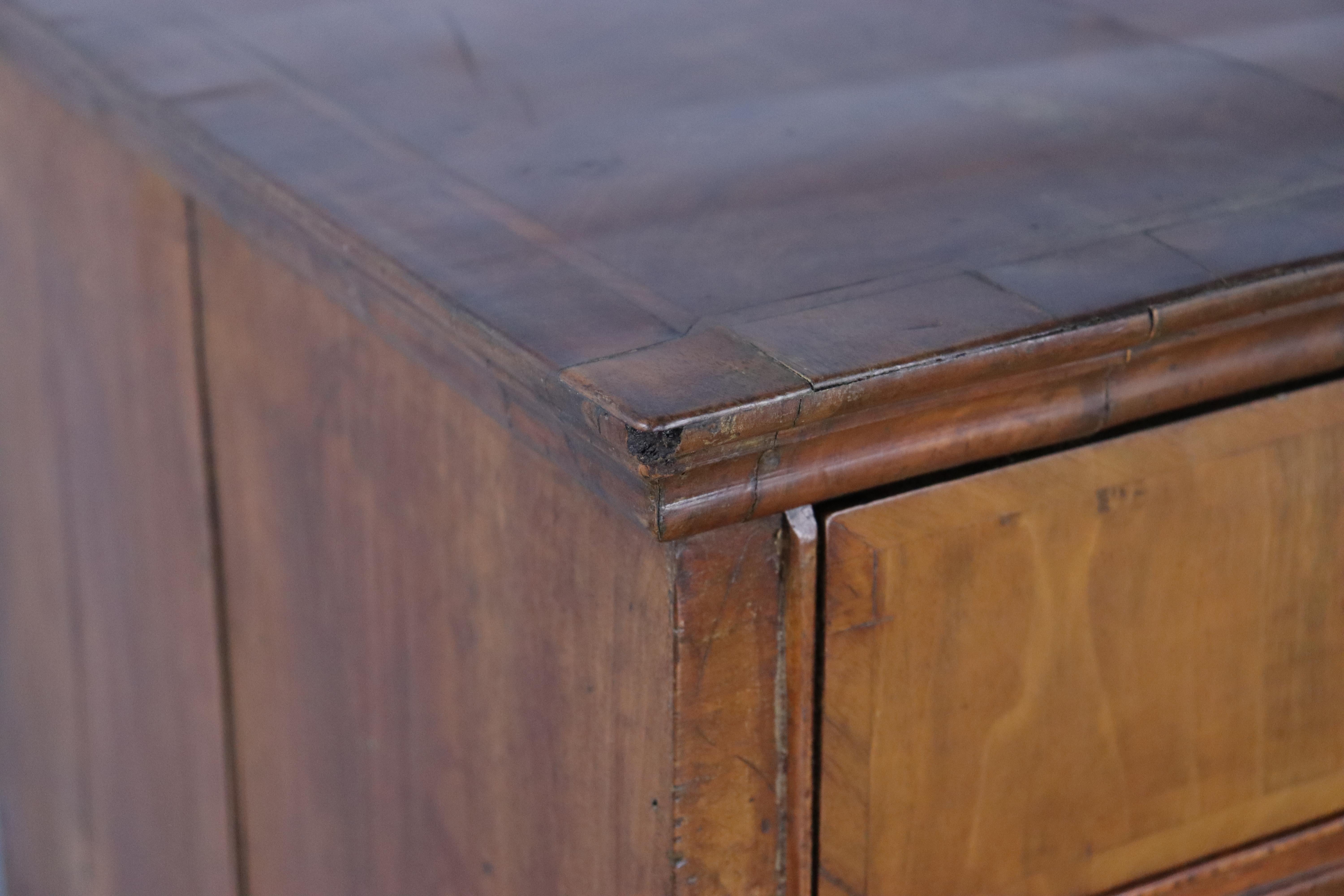 Early Burl Walnut Veneered Chest of Drawers,  George I Period For Sale 5