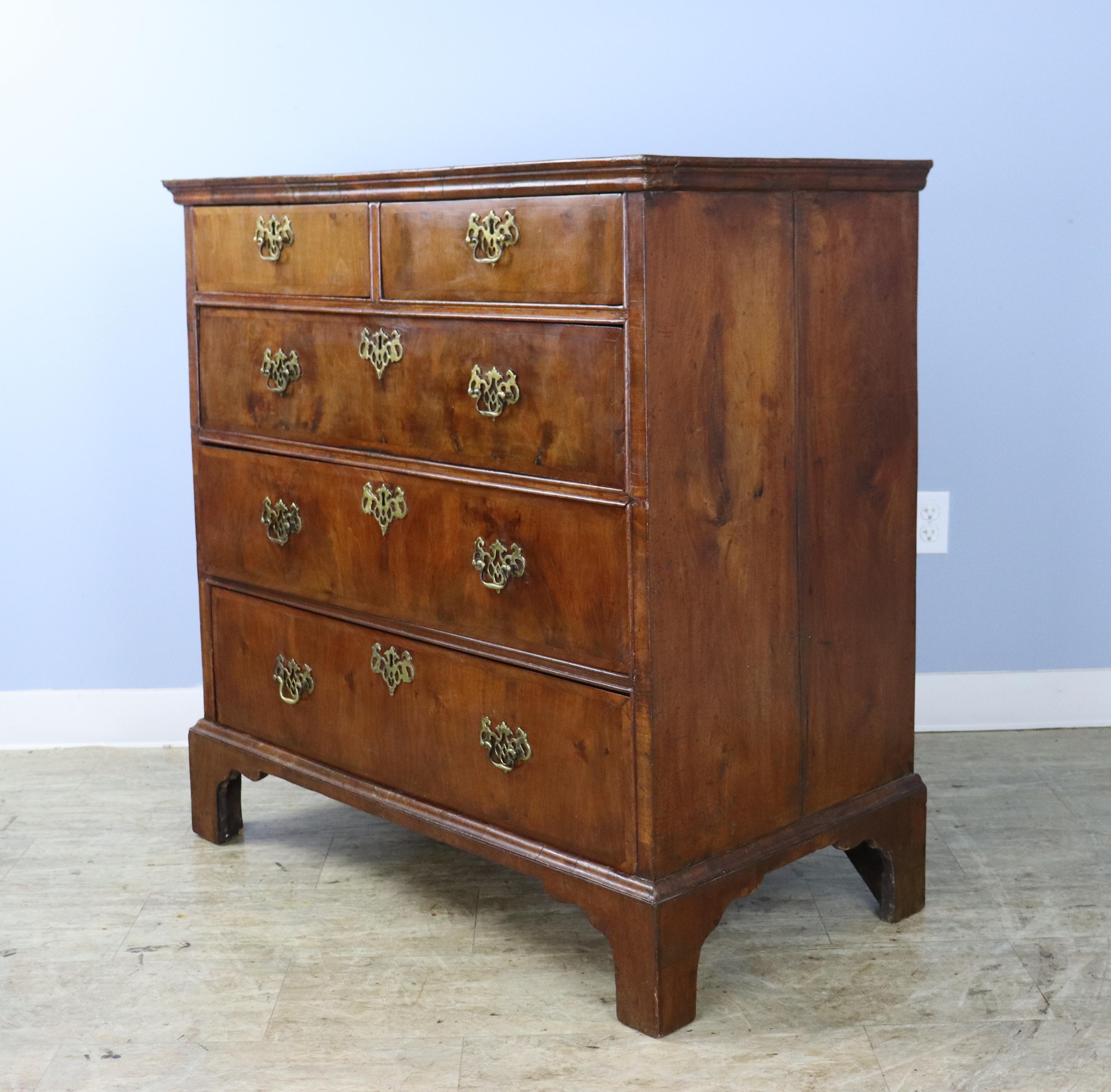 Early Burl Walnut Veneered Chest of Drawers,  George I Period In Good Condition For Sale In Port Chester, NY