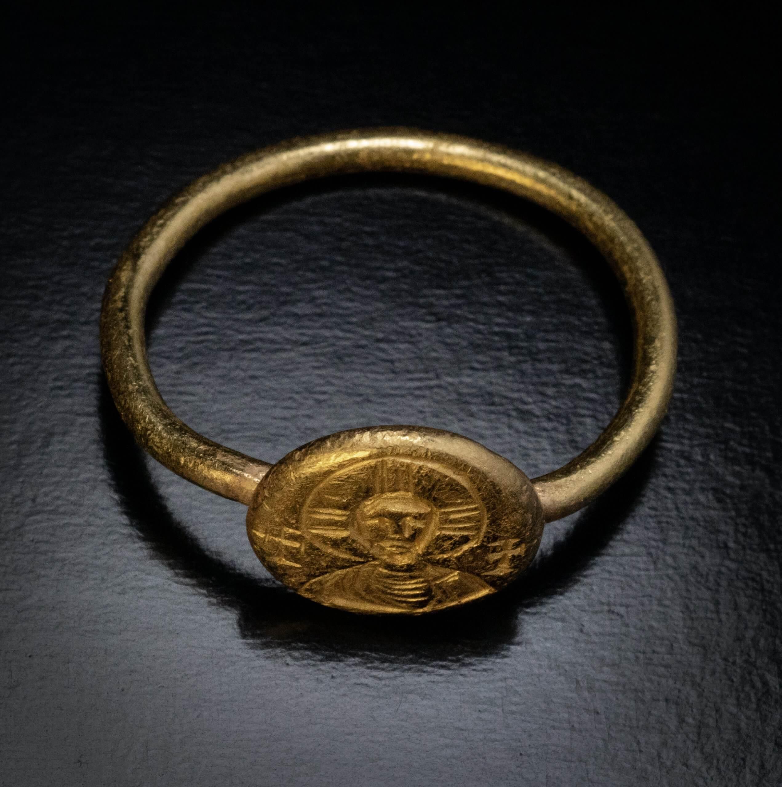 Women's or Men's Early Byzantine Gold Ring with Christ c. 6th Century AD For Sale
