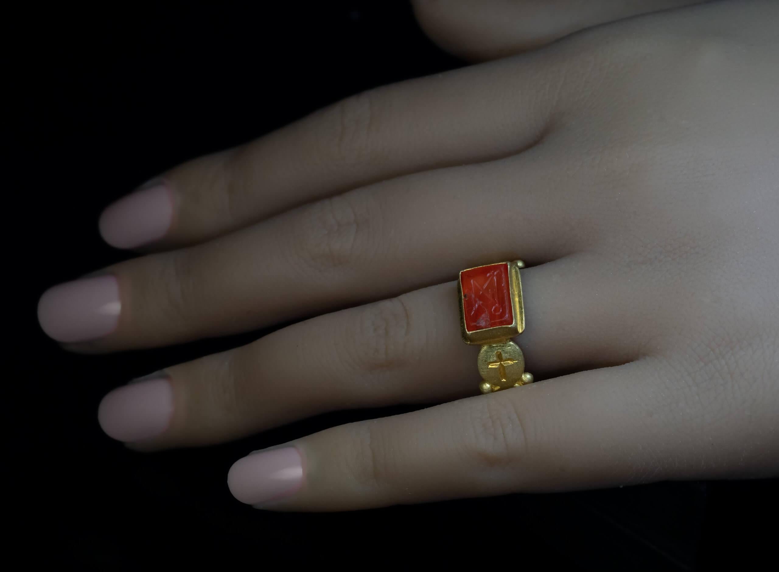 Anillo de sello de oro bizantino temprano con cruces c. 500 d.C. Sin cortar en venta