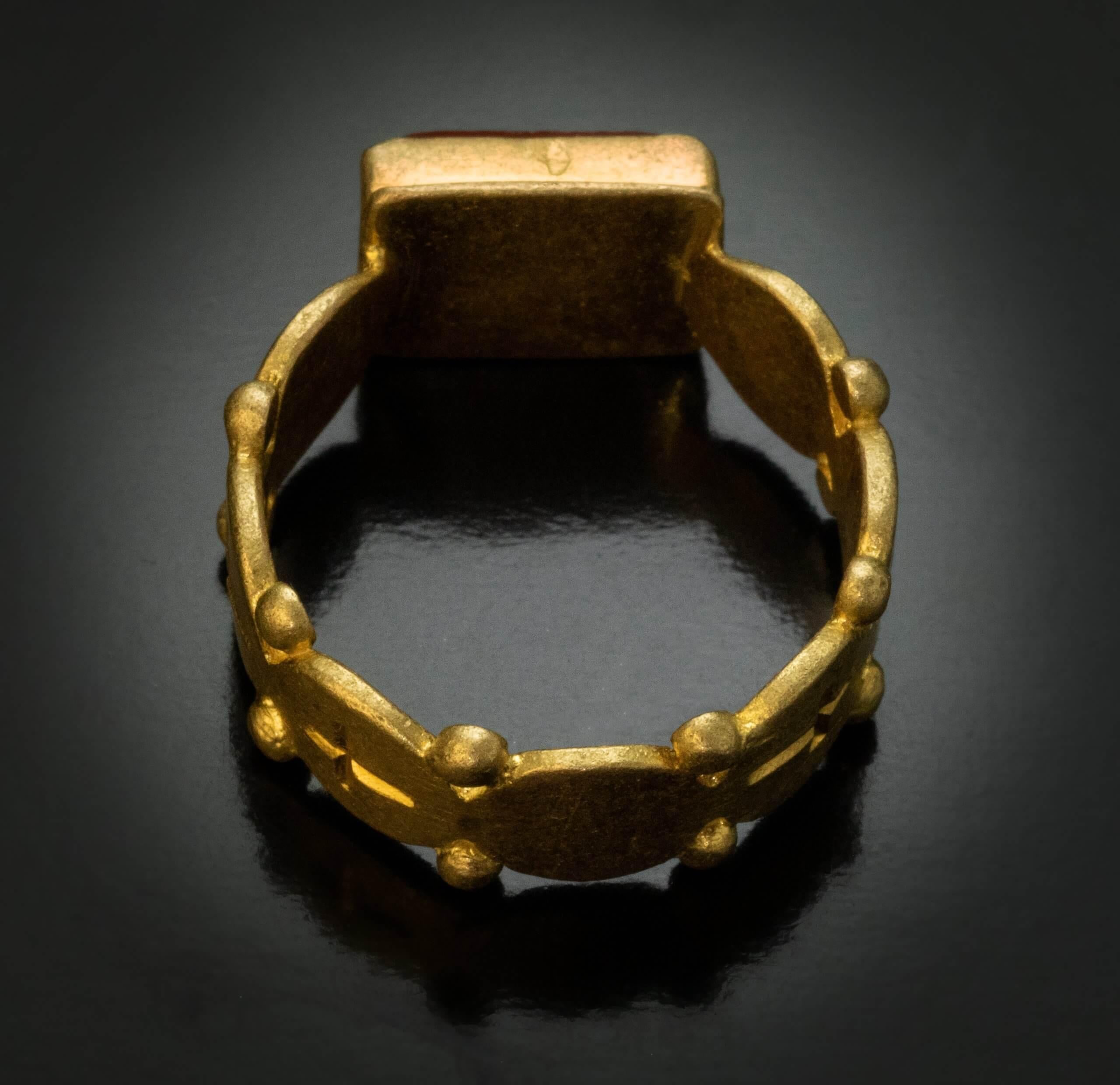 Femenino o masculino Anillo de sello de oro bizantino temprano con cruces c. 500 d.C. en venta