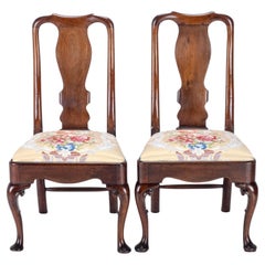 A.I.C C. Paire de chaises d'appoint en acajou tapissées de soie, début du XVIIIe siècle, vers 1720