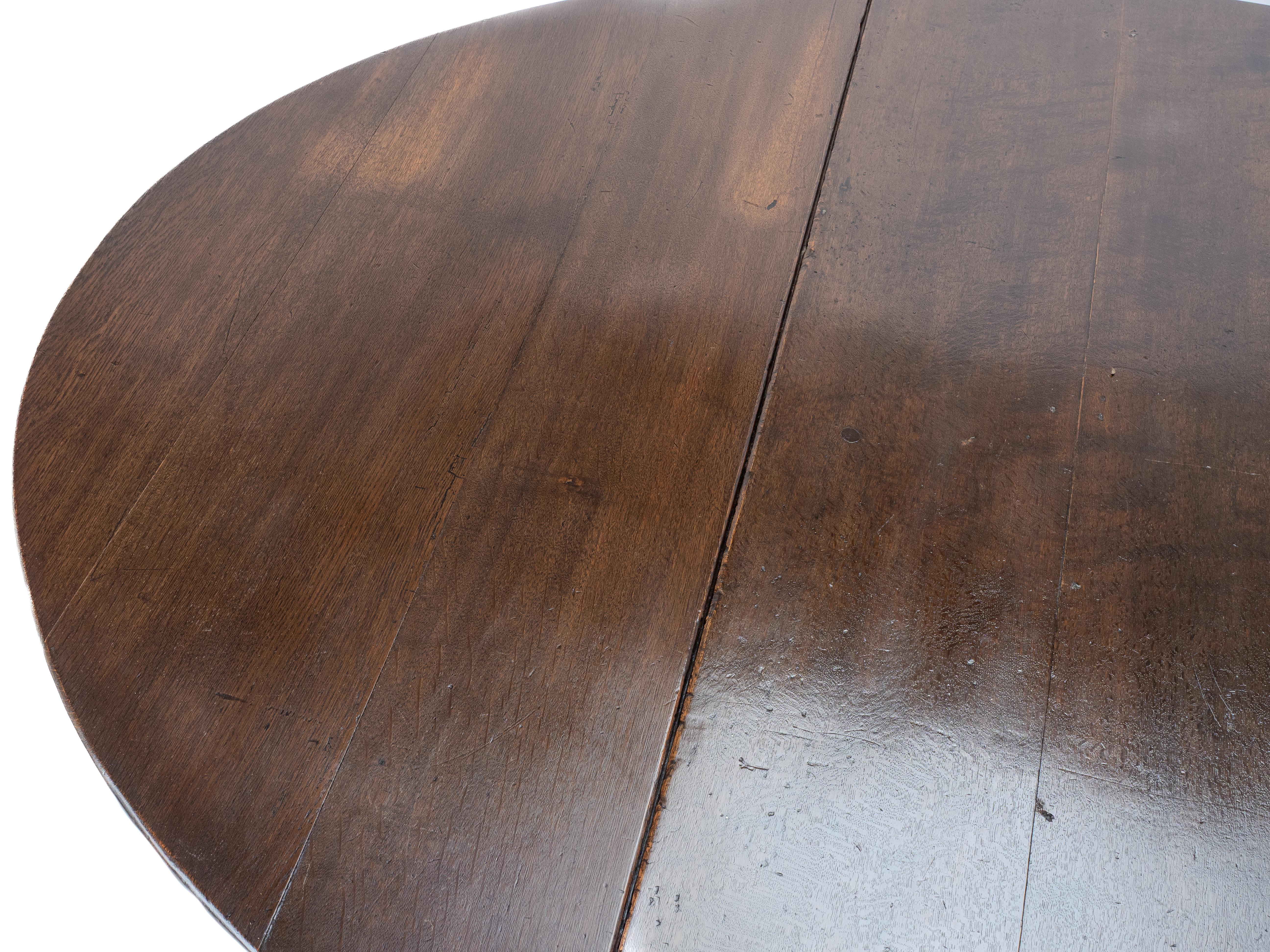Early 18th Century Large Oak Double Gateleg 8 Seater Oval Country Dining Table For Sale 12