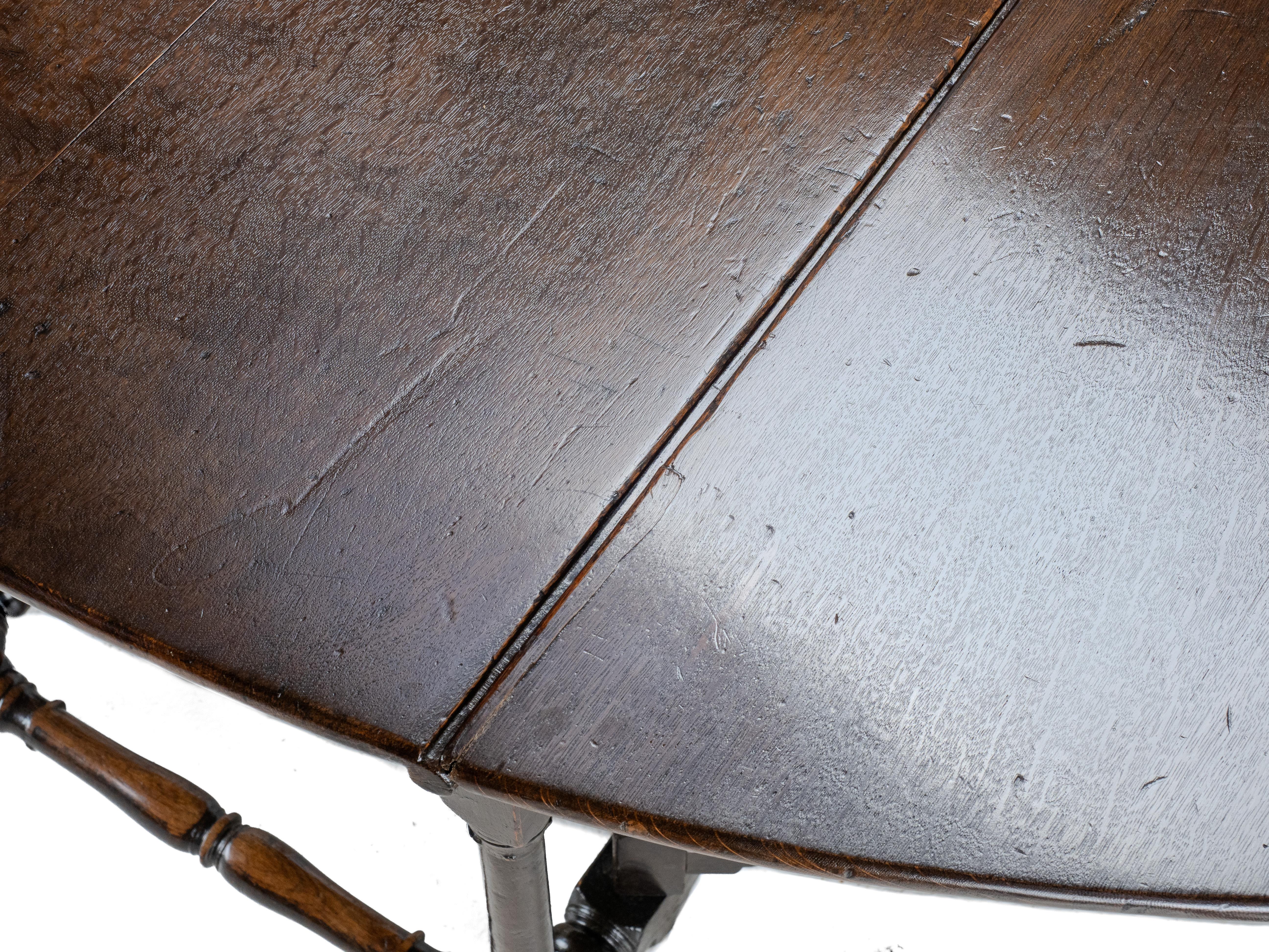 Early 18th Century Large Oak Double Gateleg 8 Seater Oval Country Dining Table For Sale 13