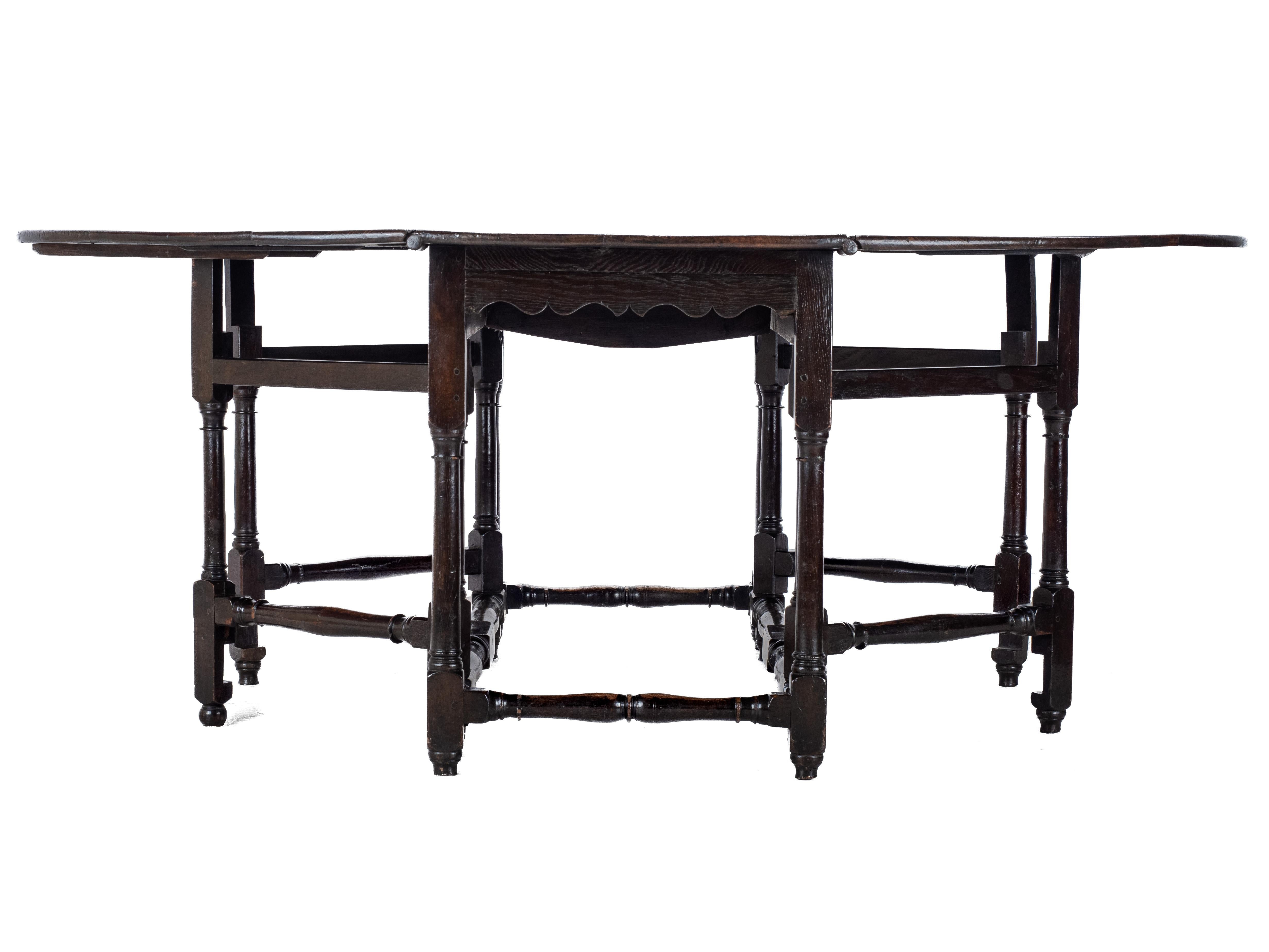 Early 18th Century Large Oak Double Gateleg 8 Seater Oval Country Dining Table For Sale 6