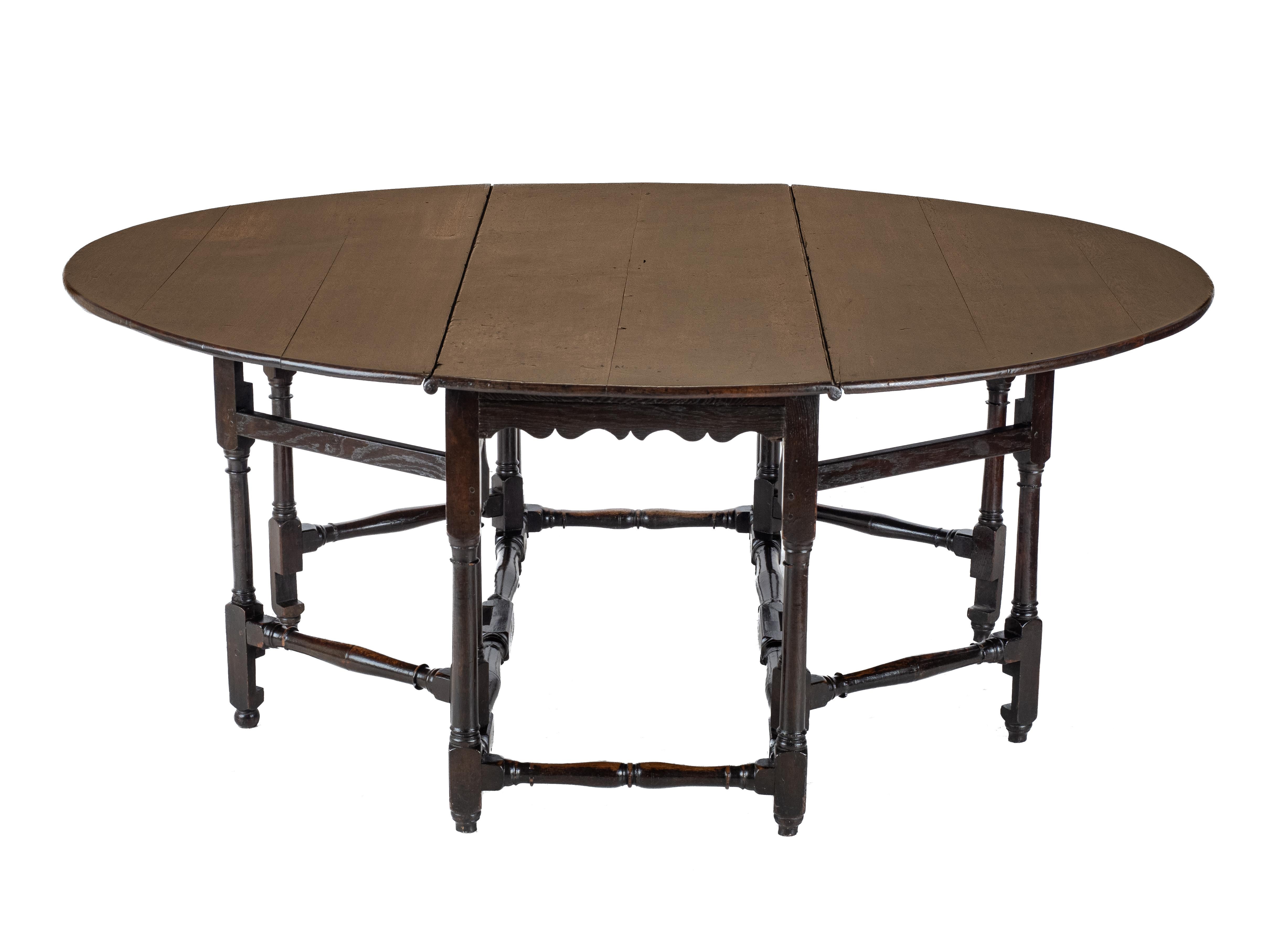 Early 18th Century Large Oak Double Gateleg 8 Seater Oval Country Dining Table In Good Condition For Sale In Leeds, GB
