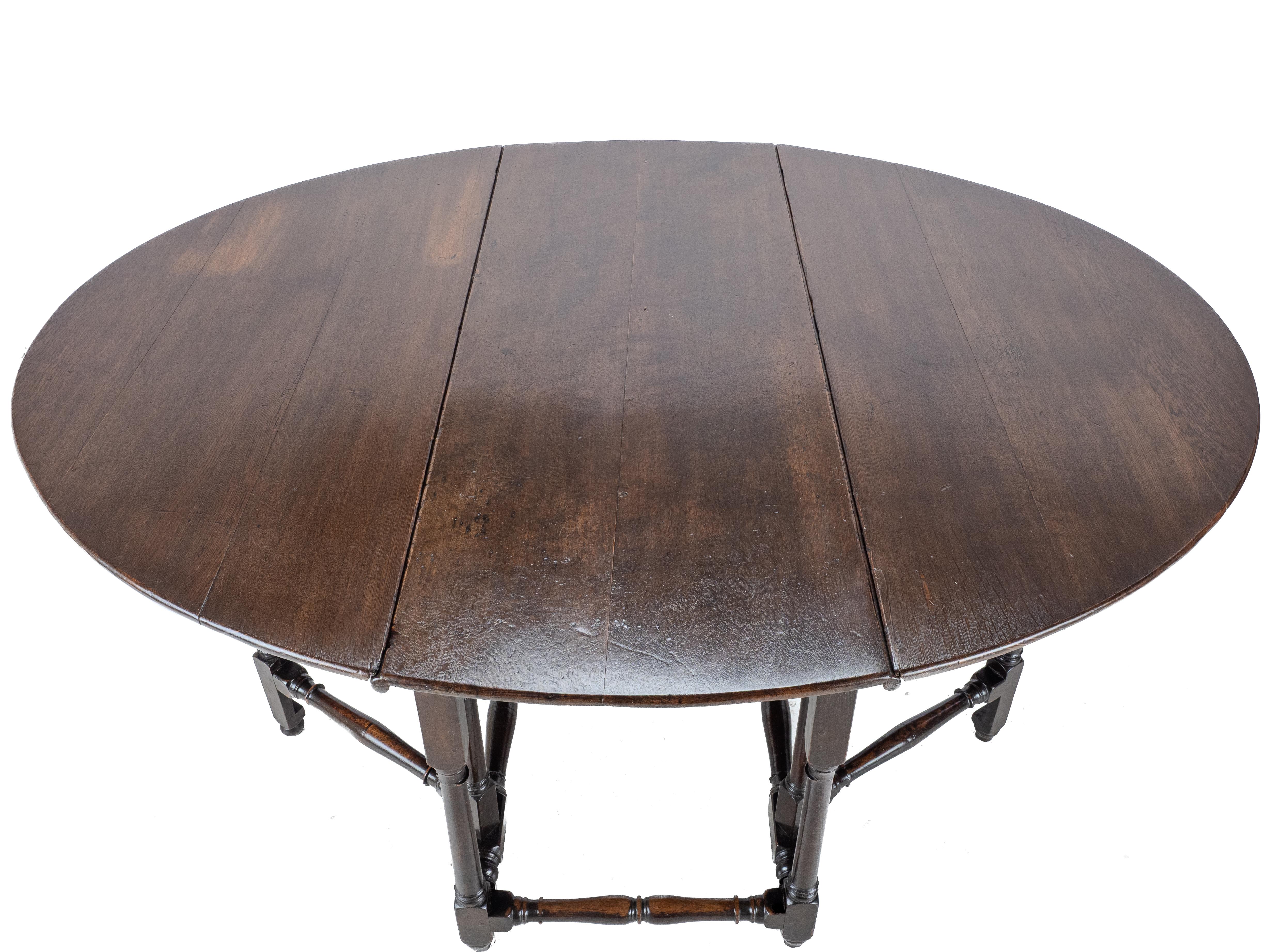 Hand-Carved Early 18th Century Large Oak Double Gateleg 8 Seater Oval Country Dining Table For Sale