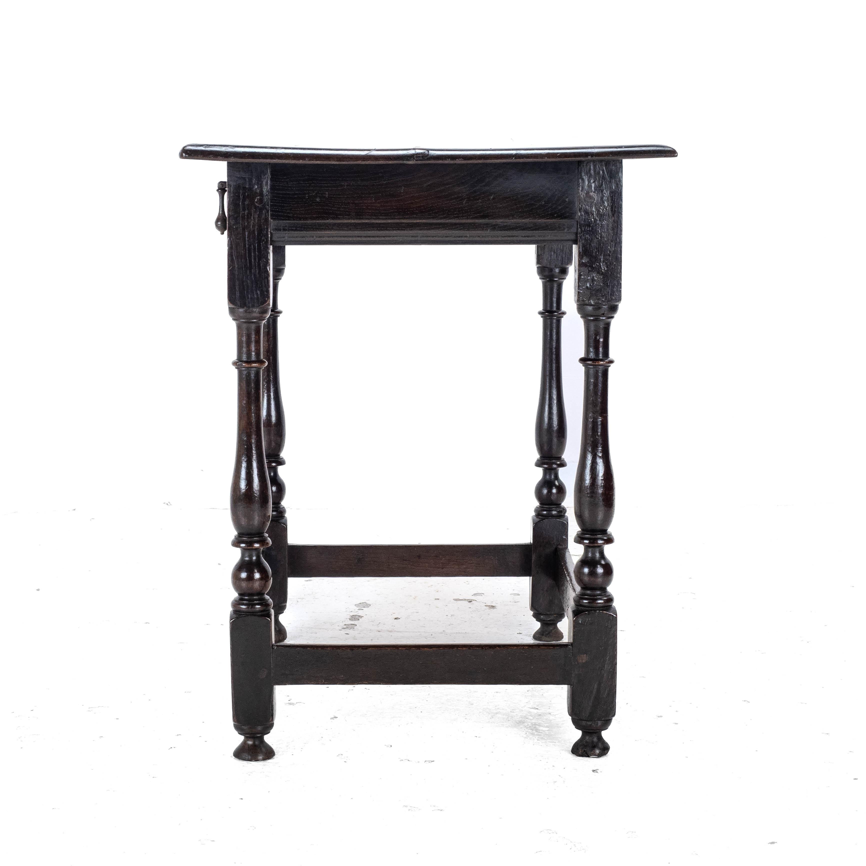 Early c18th Oak Side Table with Drawer (Country Georgian George I II Lamp Hall) en vente 4