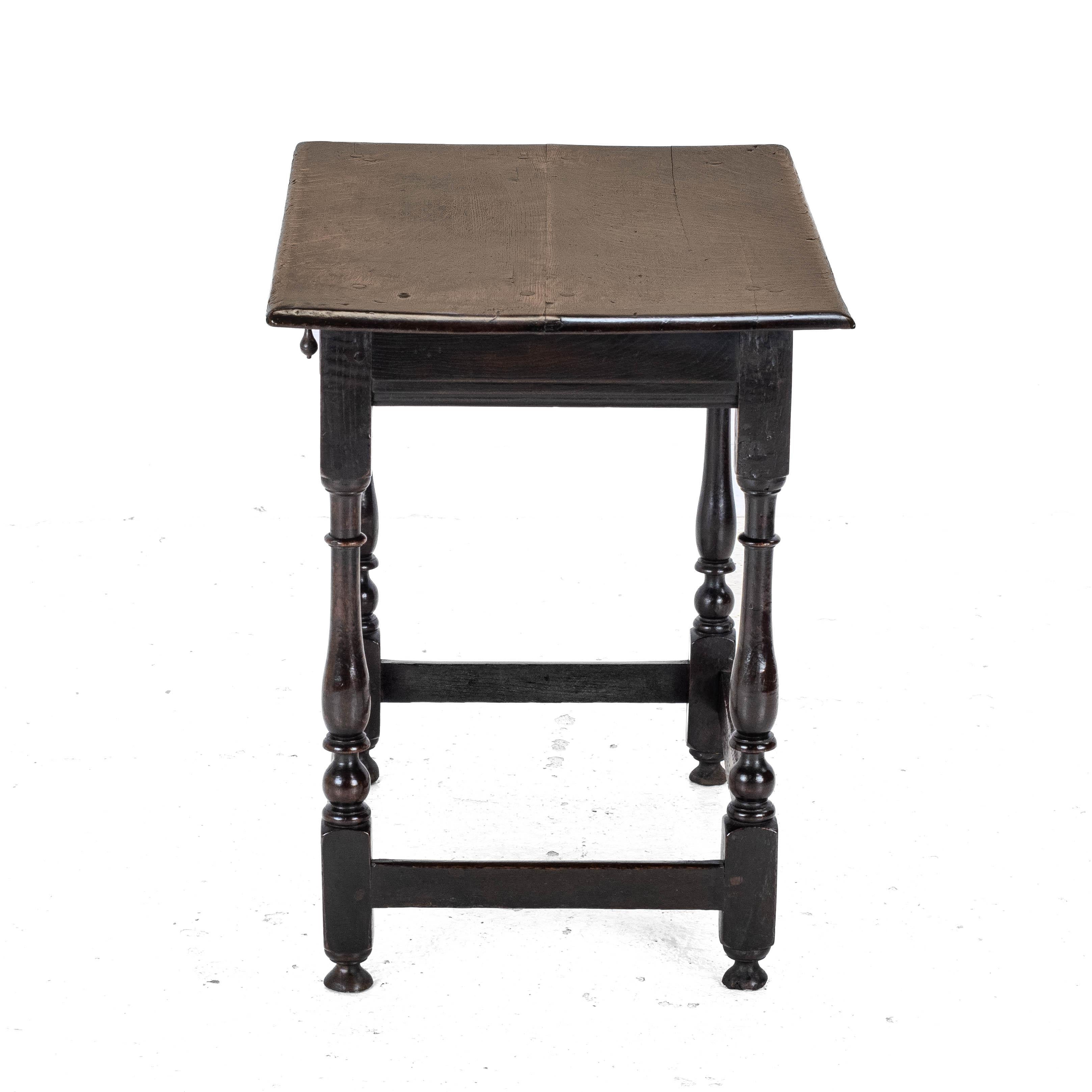 Early c18th Oak Side Table with Drawer (Country Georgian George I II Lamp Hall) Bon état - En vente à Leeds, GB