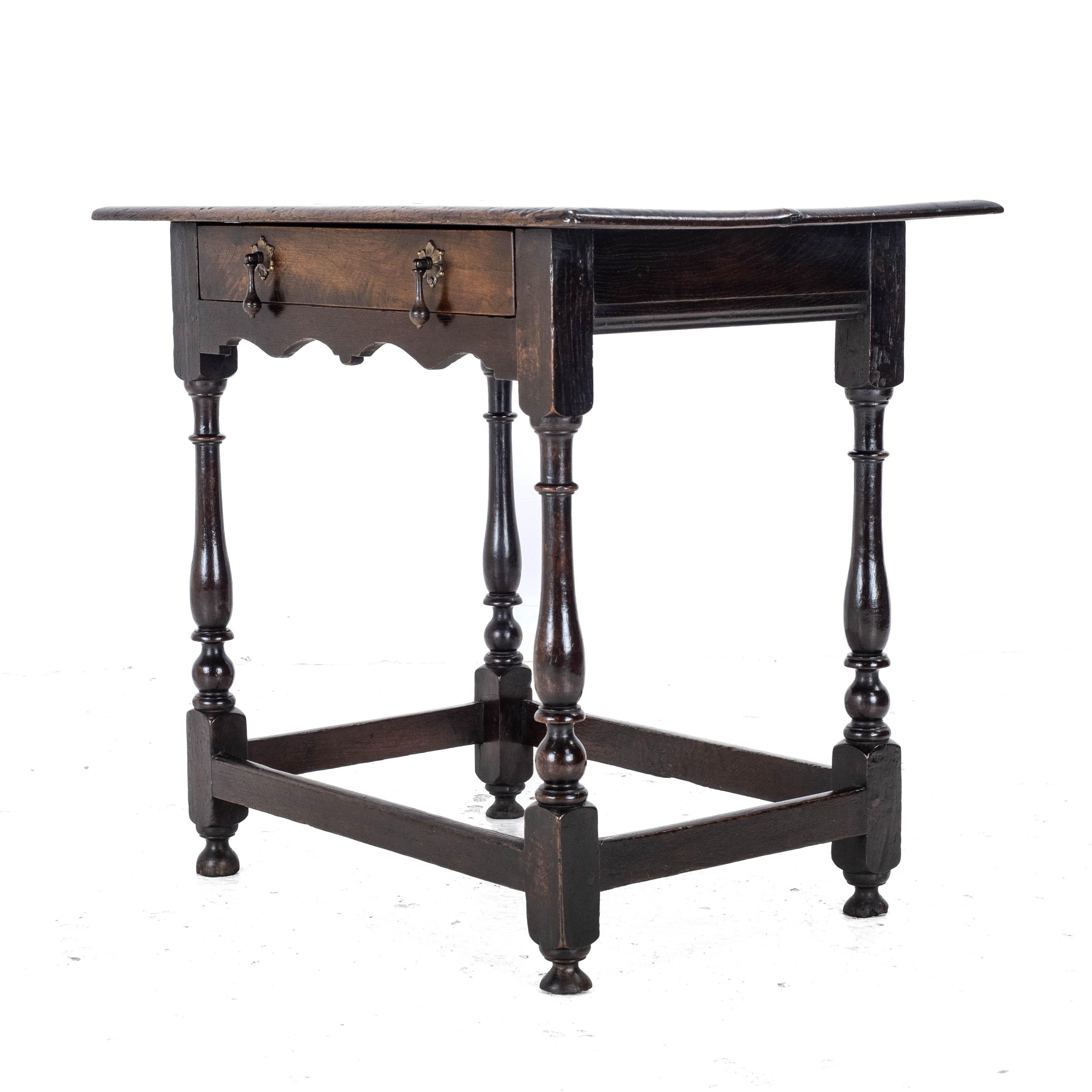 Early c18th Oak Side Table with Drawer (Country Georgian George I II Lamp Hall) en vente 3