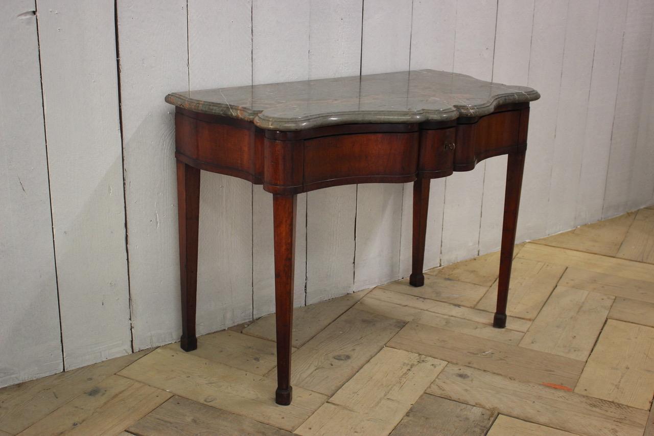 Early 19th Century Italian Mahogany Serpentine Console Table In Good Condition For Sale In Gloucestershire, GB