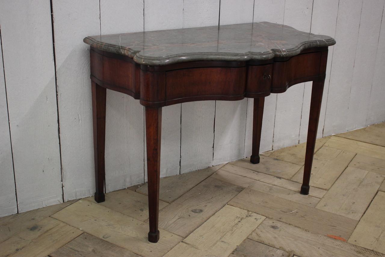 Early 19th Century Italian Mahogany Serpentine Console Table For Sale 2