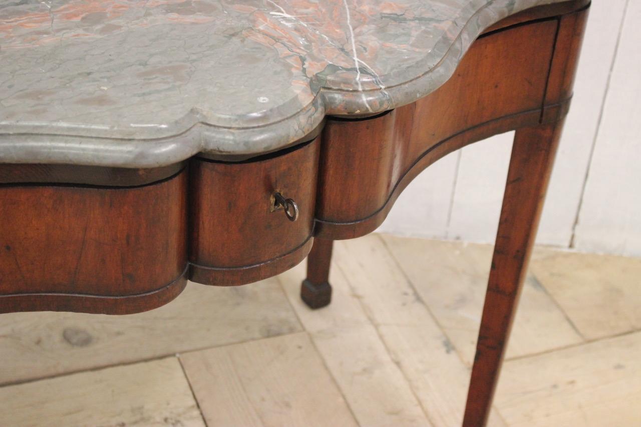 Early 19th Century Italian Mahogany Serpentine Console Table For Sale 4