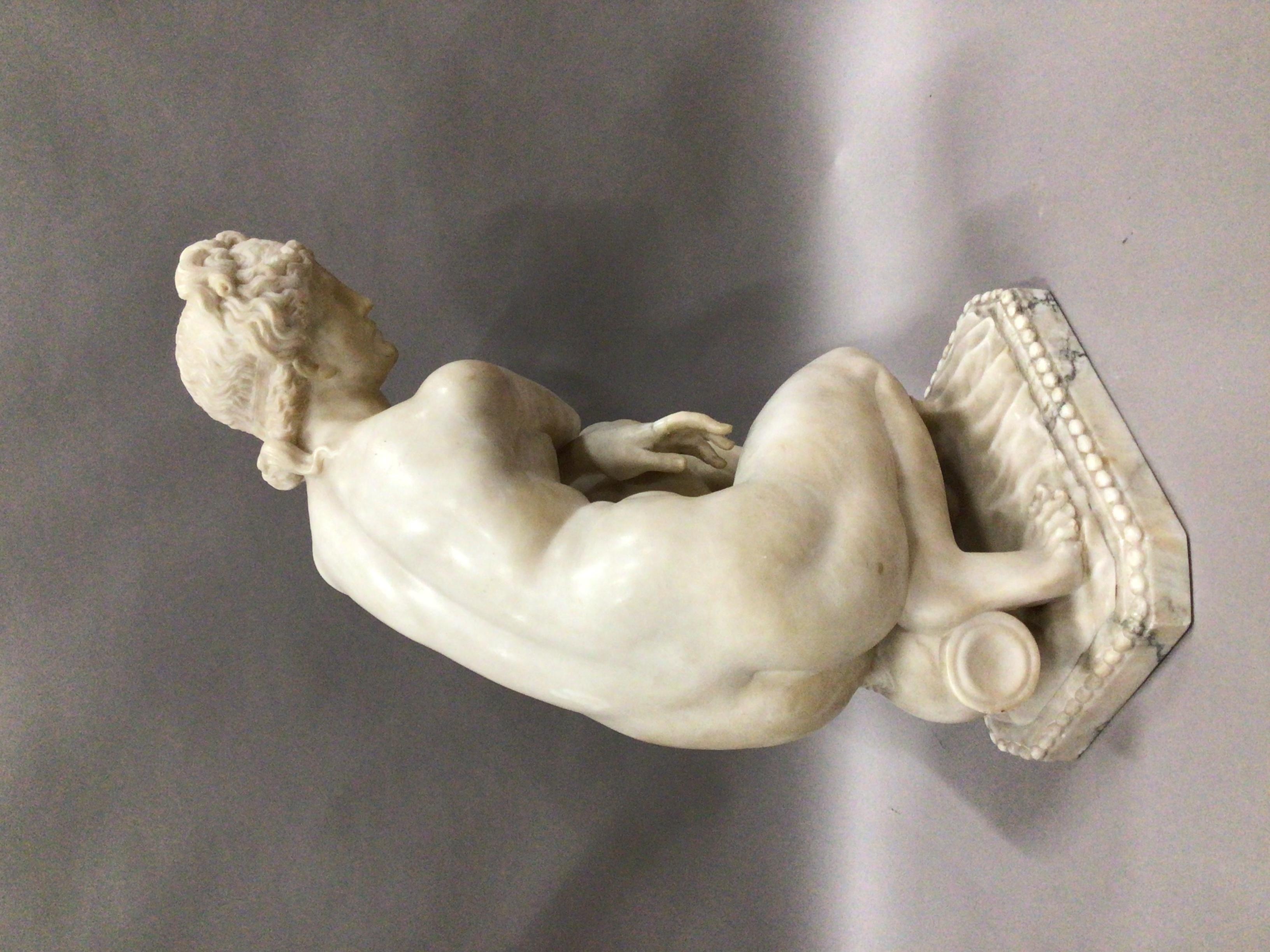 Early C19th Large marble figure of Crouching Venus For Sale 4