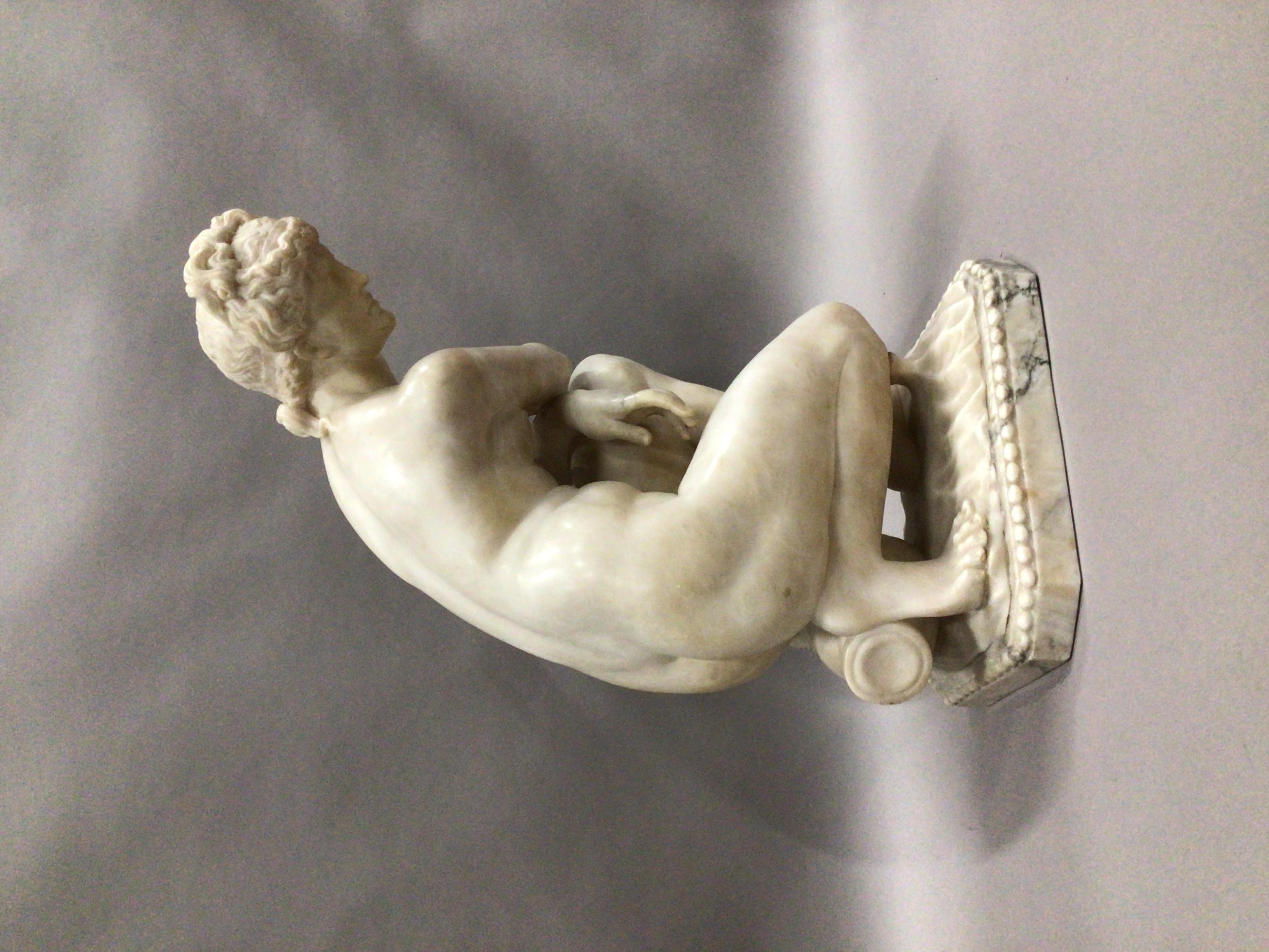 Early C19th Large marble figure of Crouching Venus For Sale 6