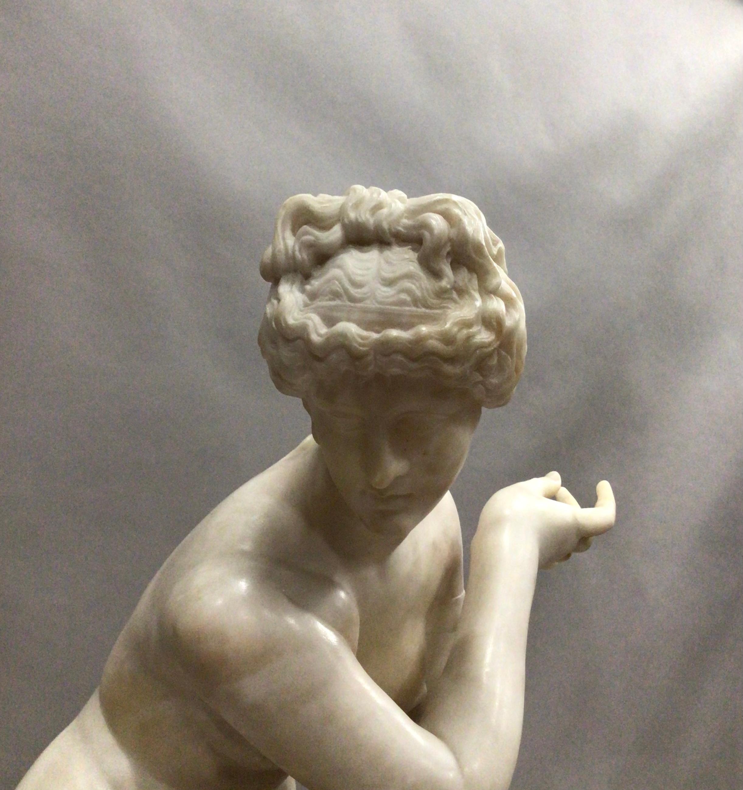 Early C19th Large marble figure of Crouching Venus For Sale 10