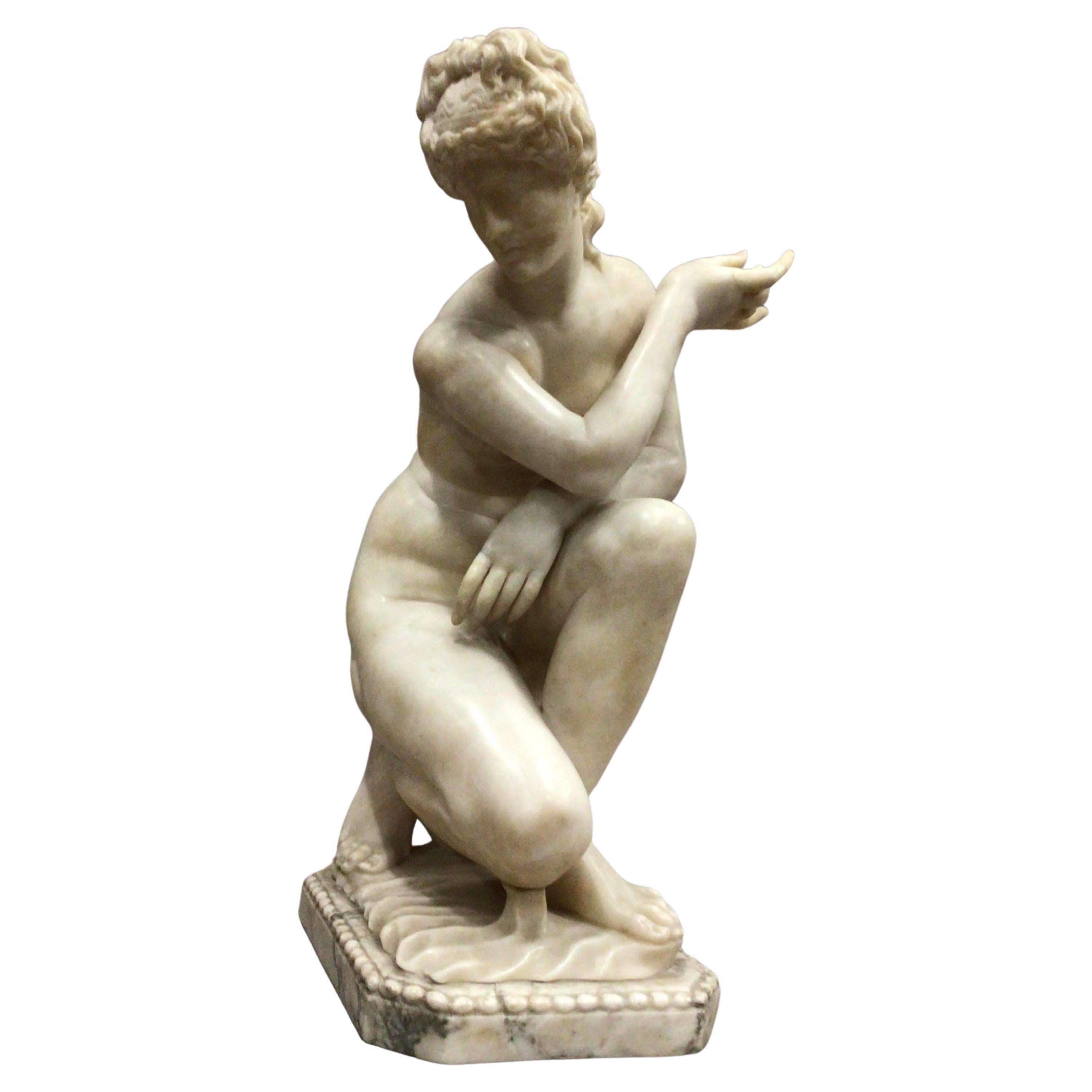 Début C19th Grande figure en marbre de Vénus accroupie