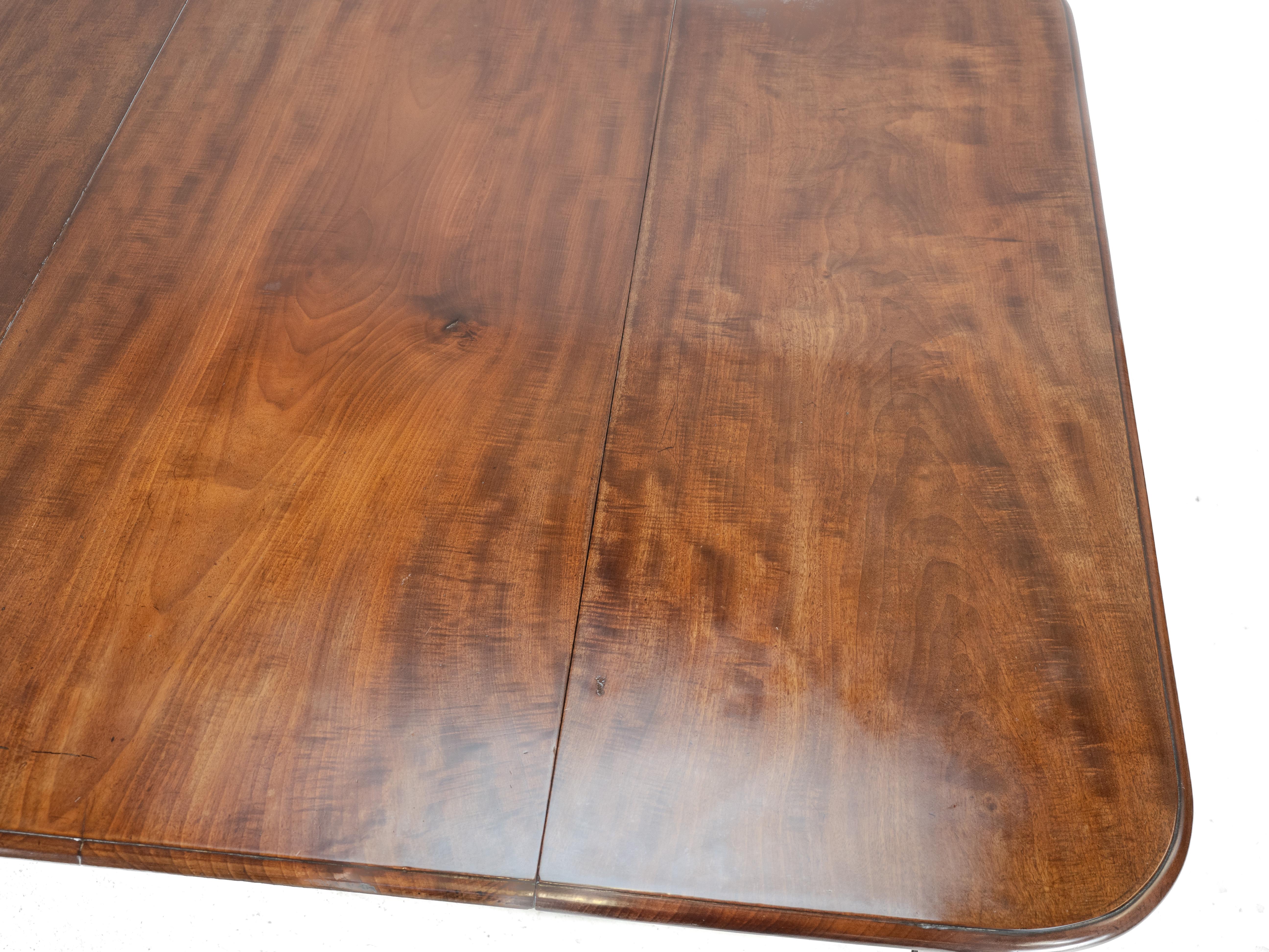 Tavolo da pranzo allungabile in mogano di inizio 19° Regency/George IV c1820 in vendita 6