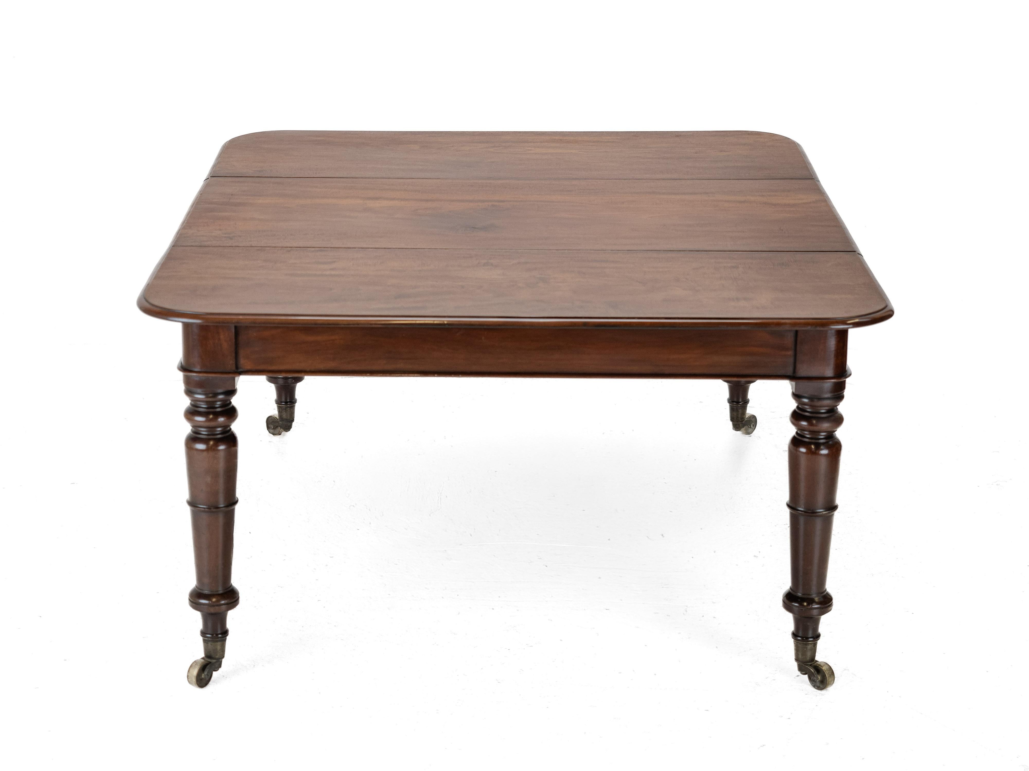 Regency George IV Mahogany Pull-out Extending Small Dining Table, c.1820 In Good Condition For Sale In Leeds, GB